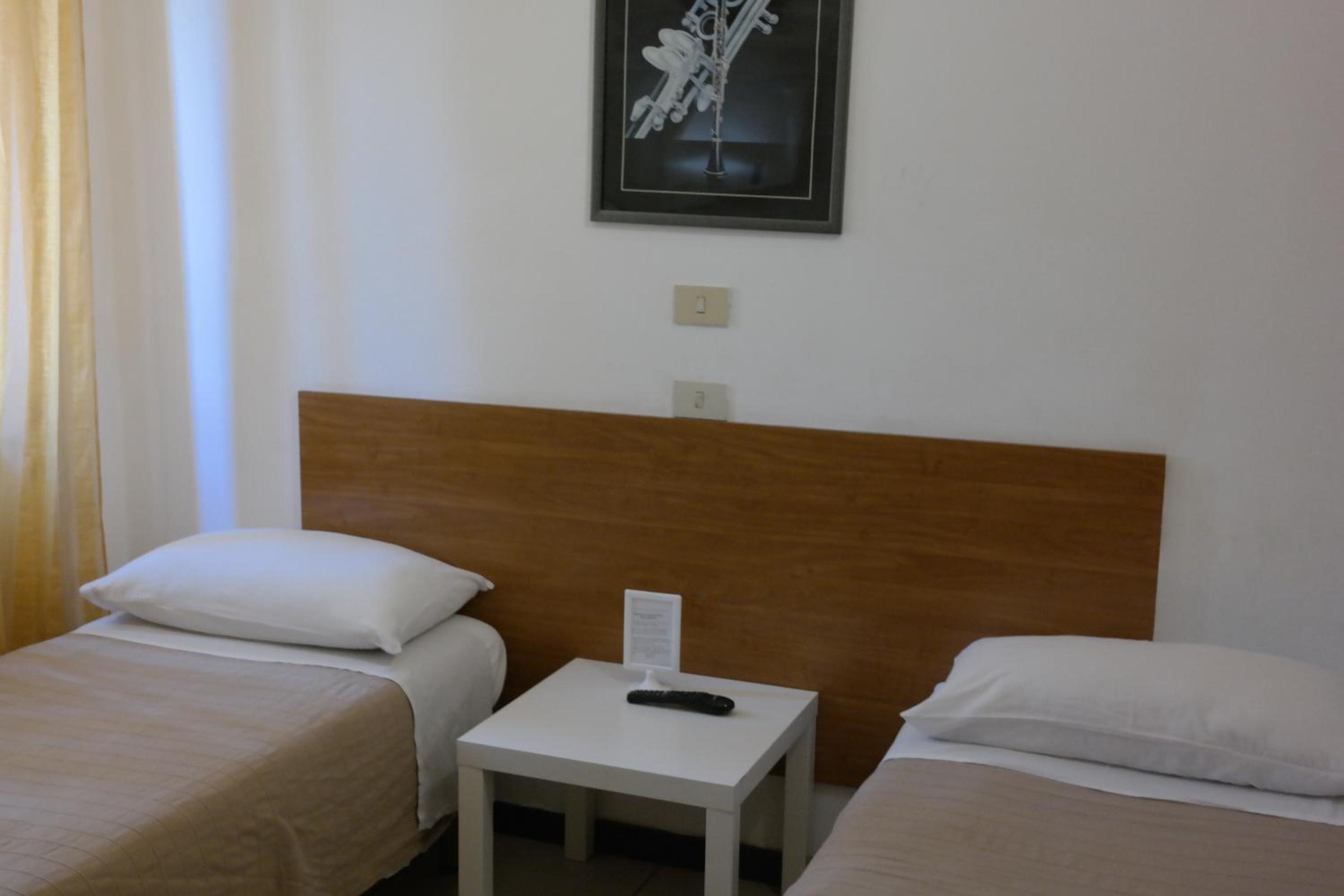 Twin Room with Shared Bathroom photo 3