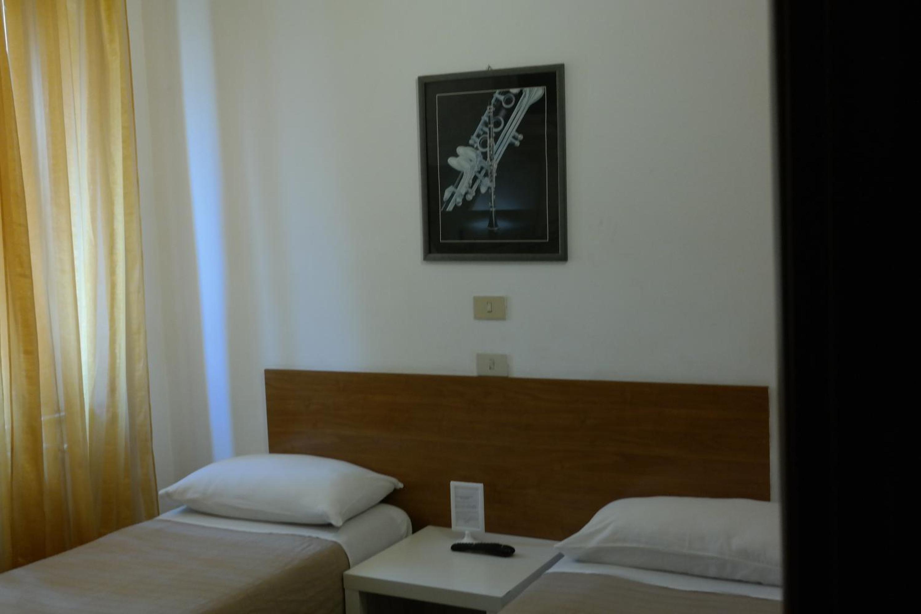 Twin Room with Shared Bathroom photo 2