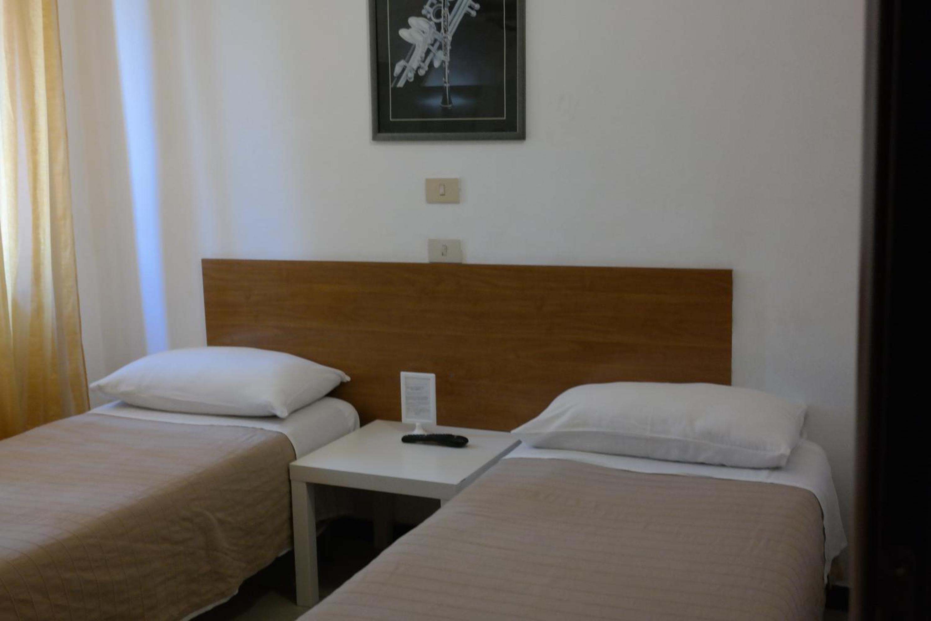 Twin Room with Shared Bathroom photo 1