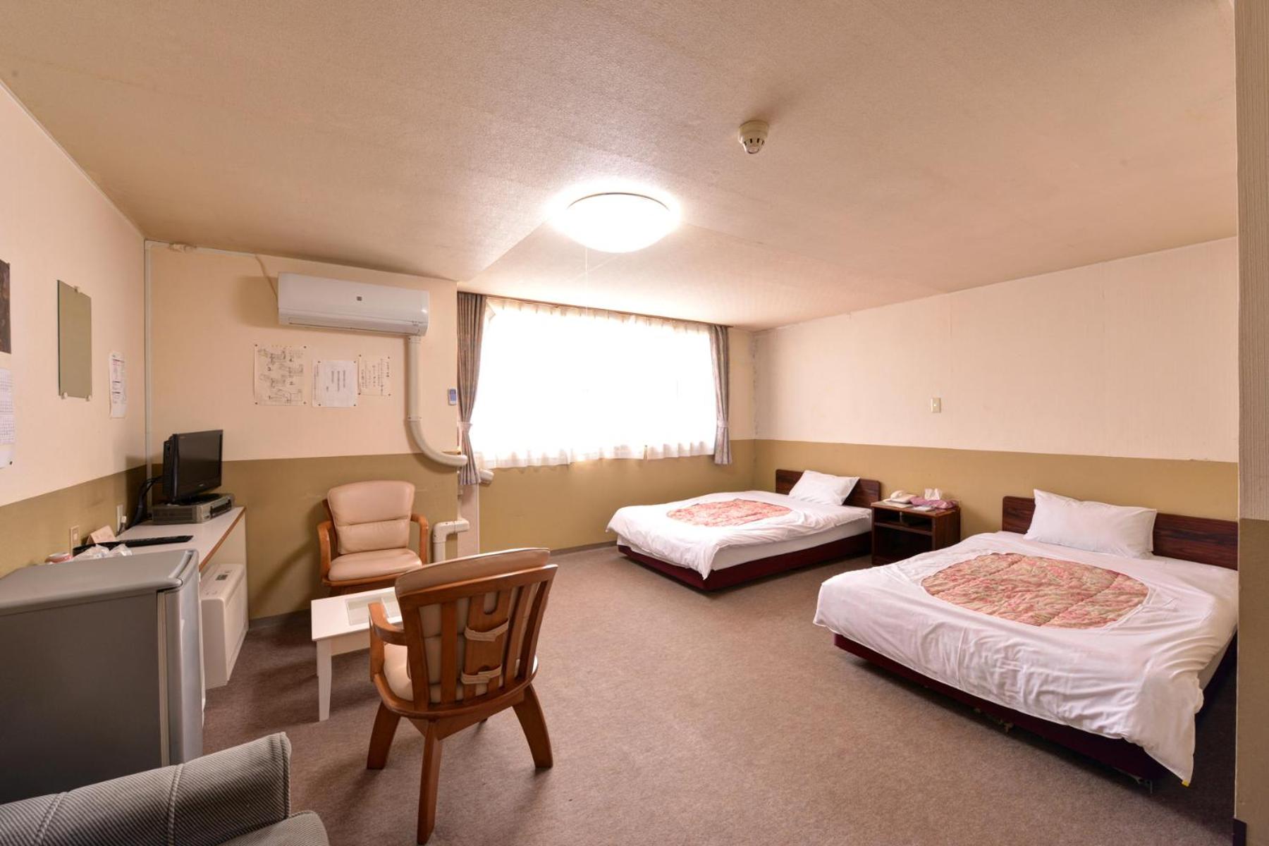 Standard Twin Room - Smoking photo 3