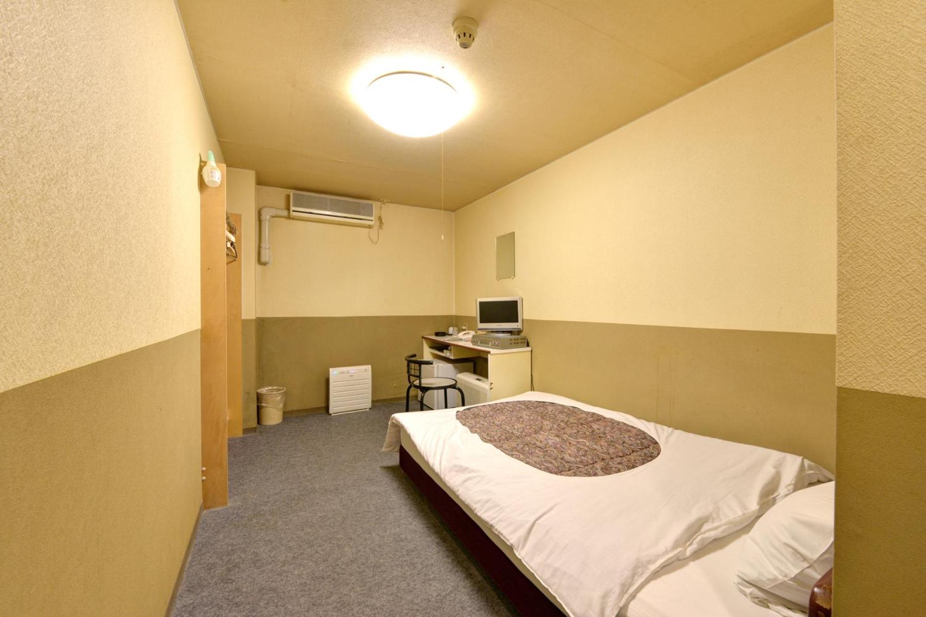 Standard Single Room - Smoking photo 3