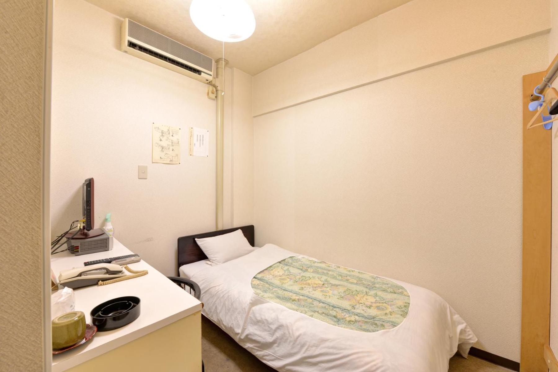 Economy Single Room - Smoking photo 3