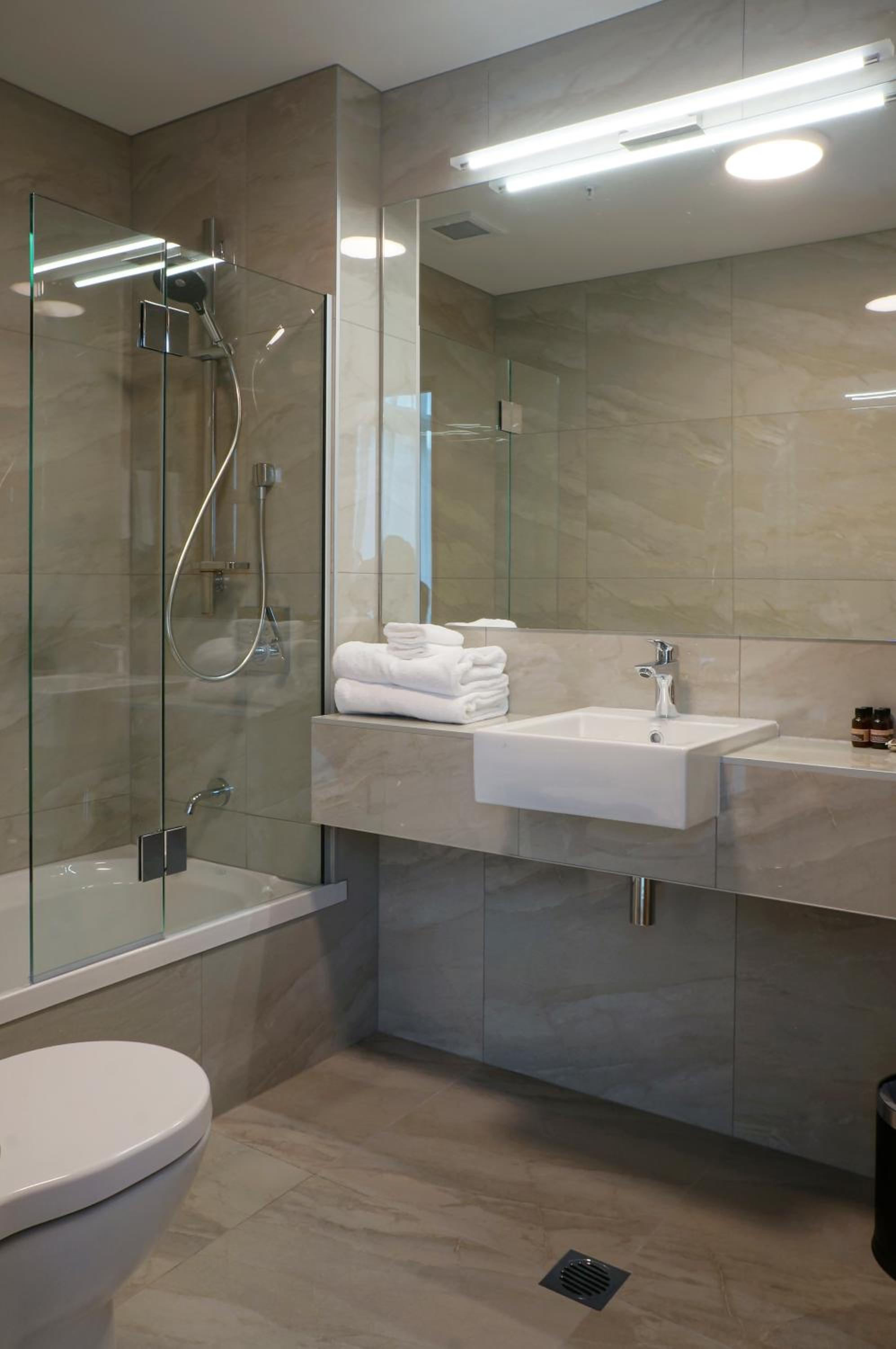 Superior King Room - Photo 4