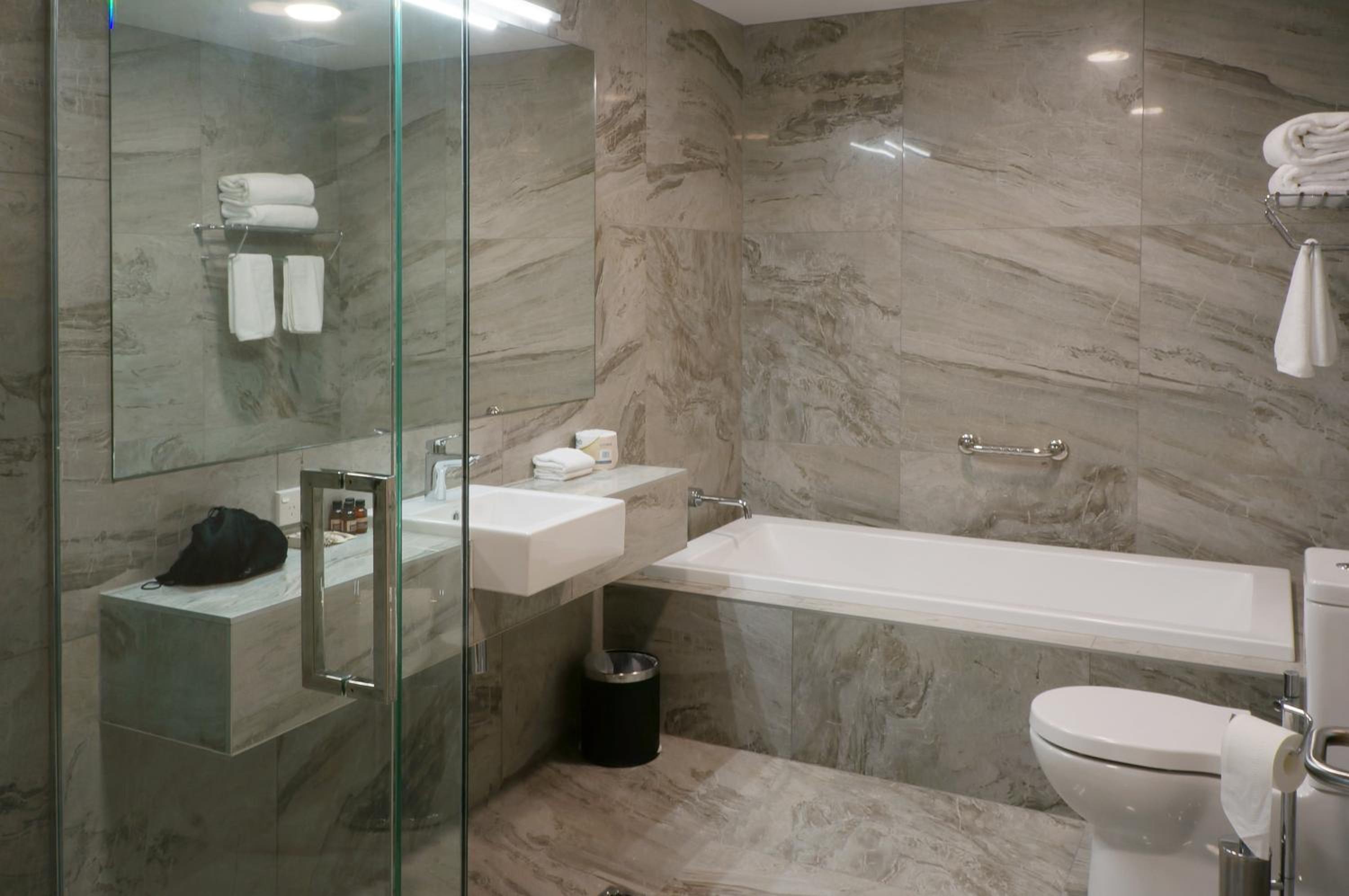 Executive King Suite - Photo 3