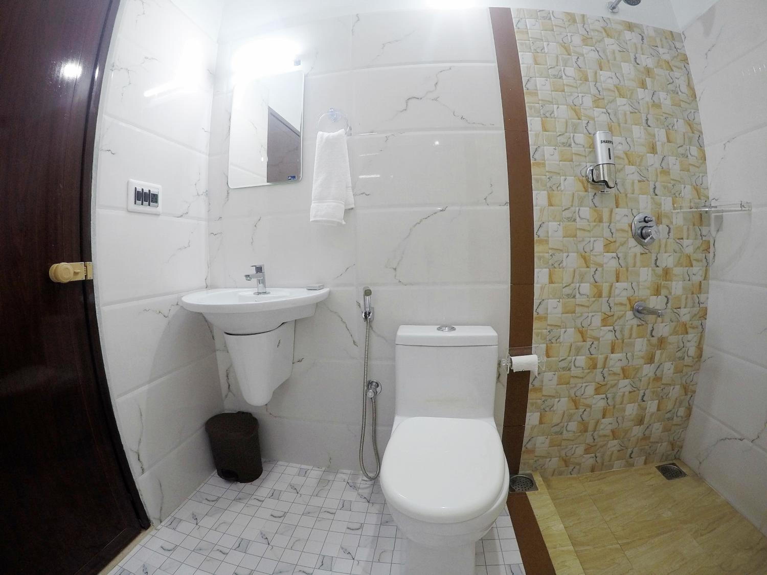 Deluxe Double or Twin Room with Sea View - Photo 13