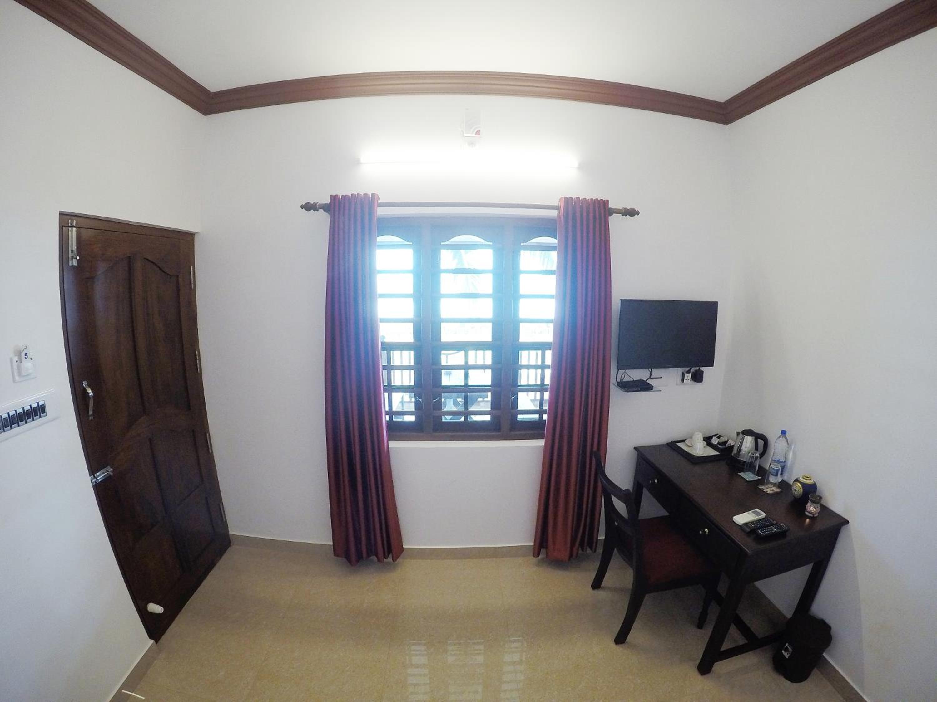 Deluxe Double or Twin Room with Sea View - Photo 4