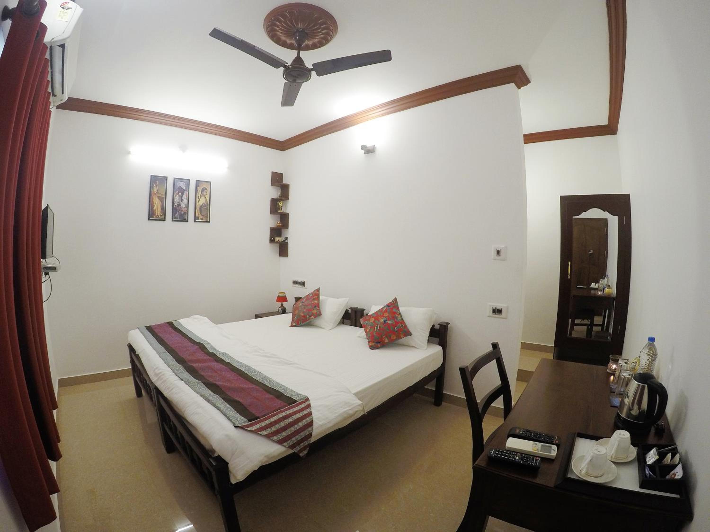 Deluxe Double or Twin Room - Photo 5