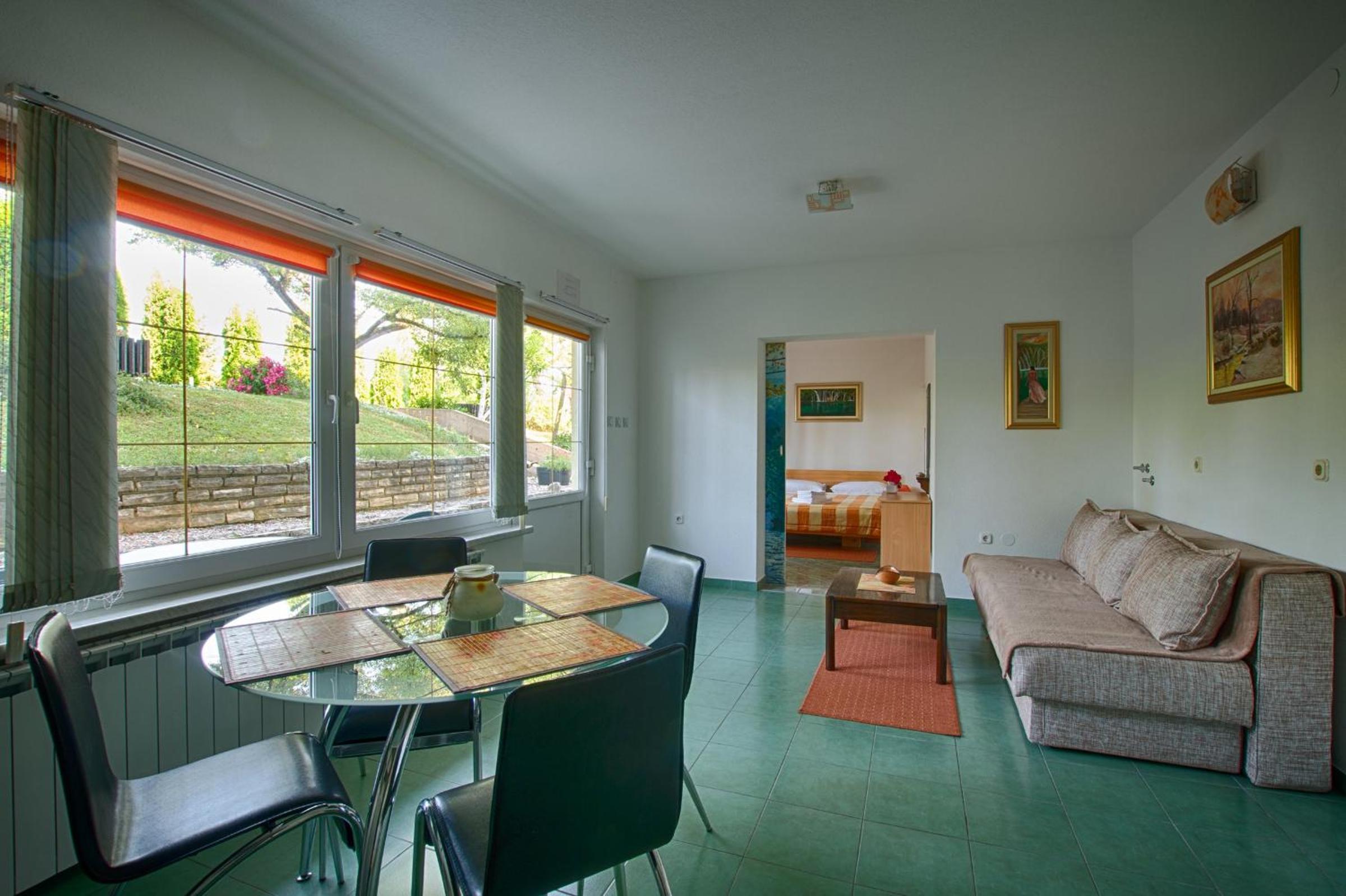 One-Bedroom Apartment - Photo 6
