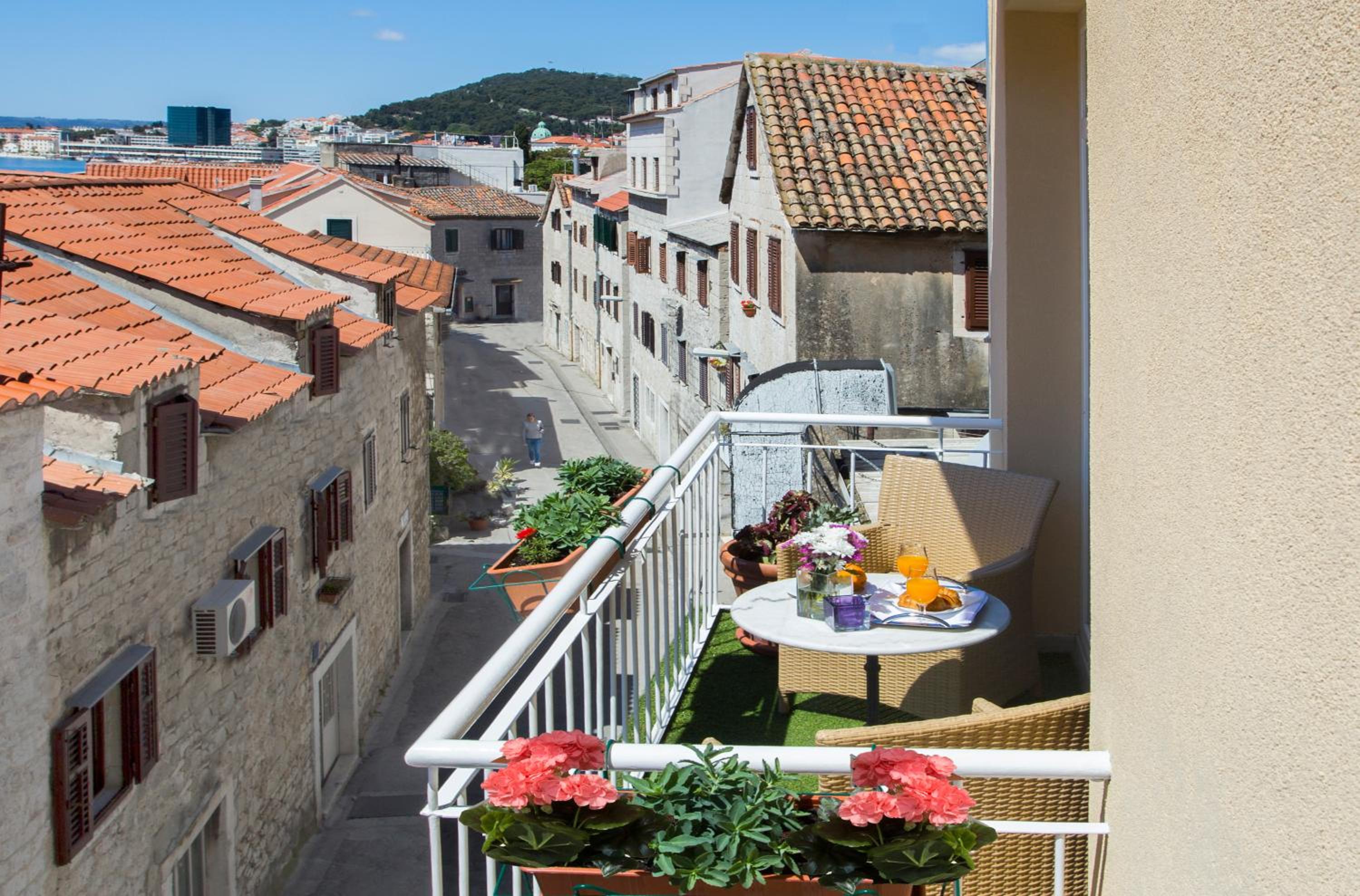Superior Double Room with Balcony - Photo 2