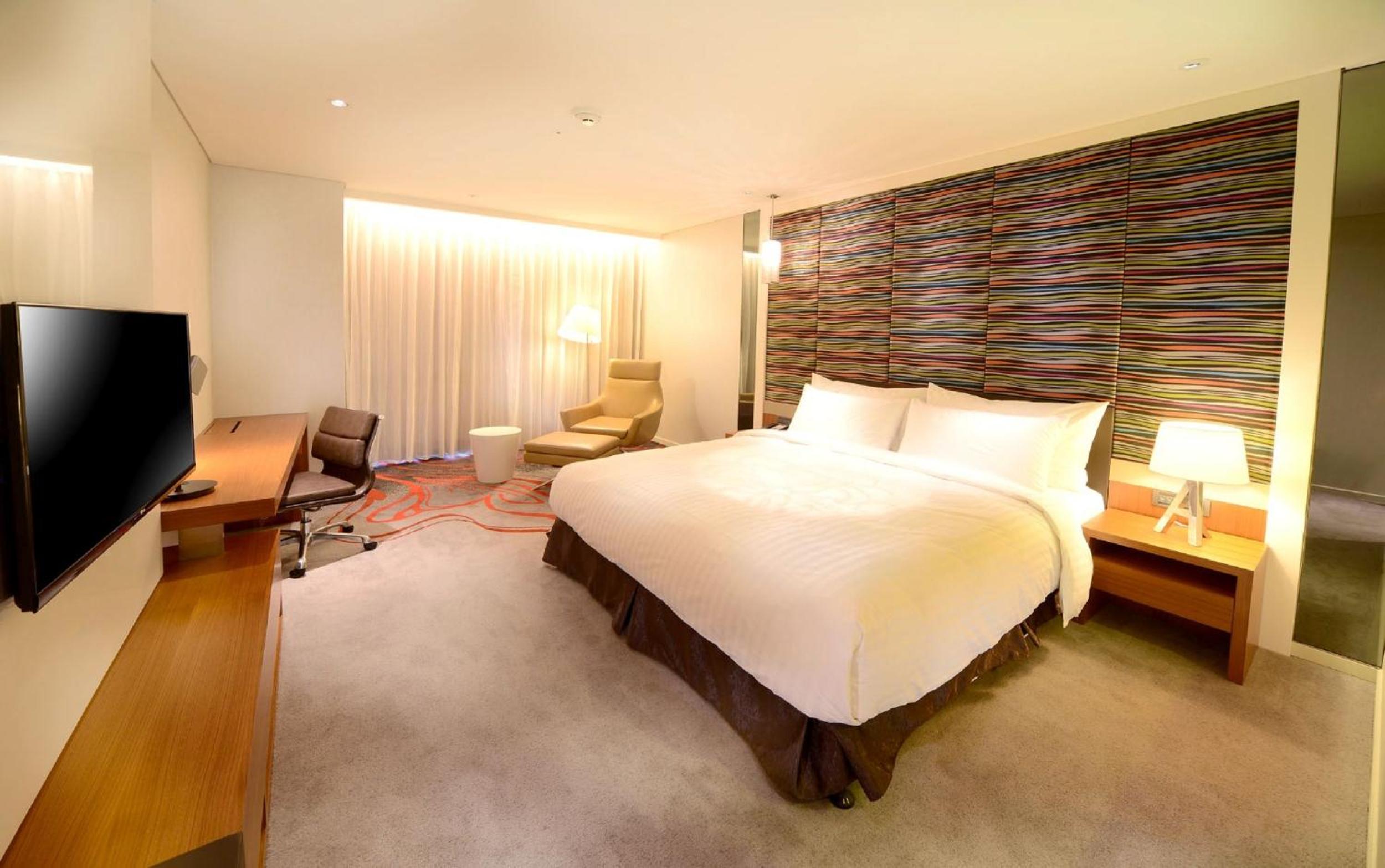 Standard Double Room with Window photo 2