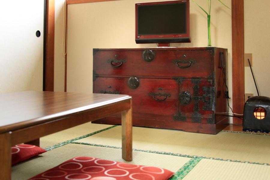 Japanese-Style Room with Shared Bathroom photo 1