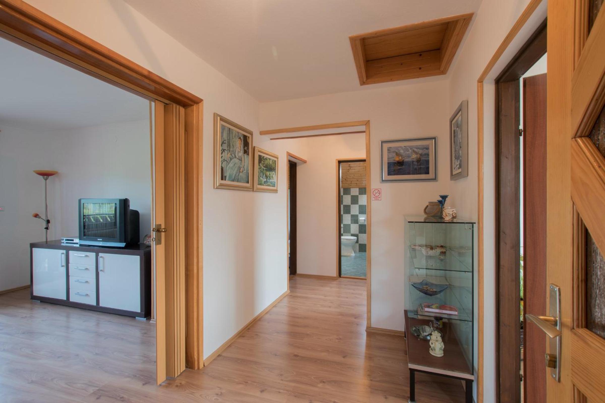 Two-Bedroom Apartment - Photo 2