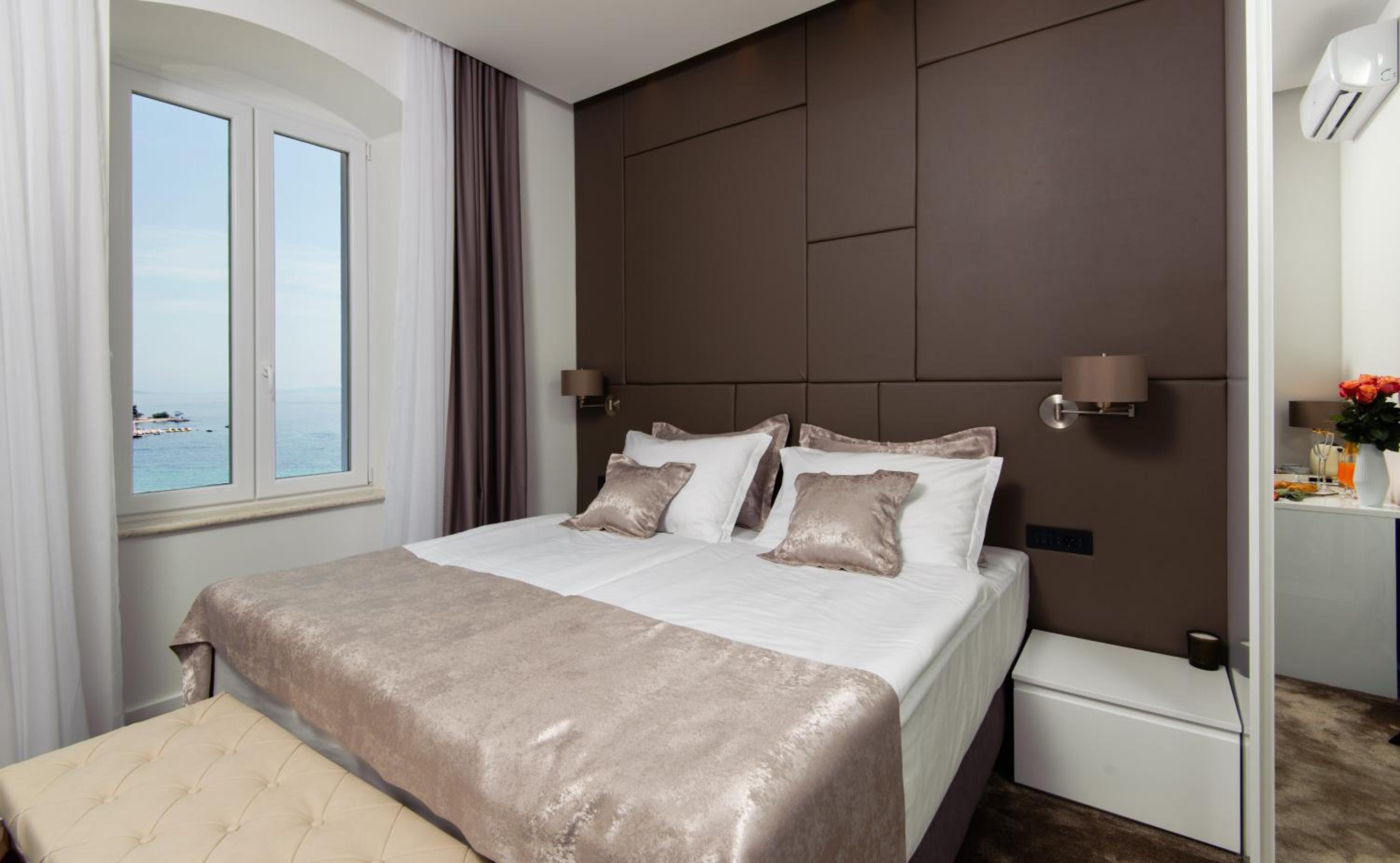 Deluxe Double Room with Sea View 2