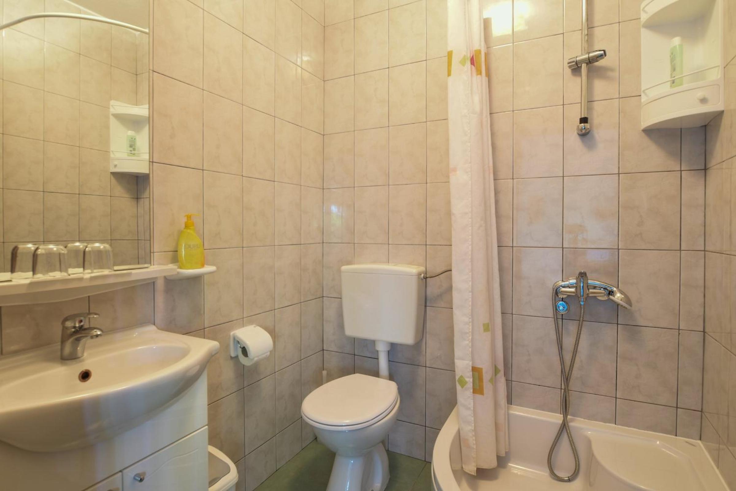 One-Bedroom Apartment - Photo 4