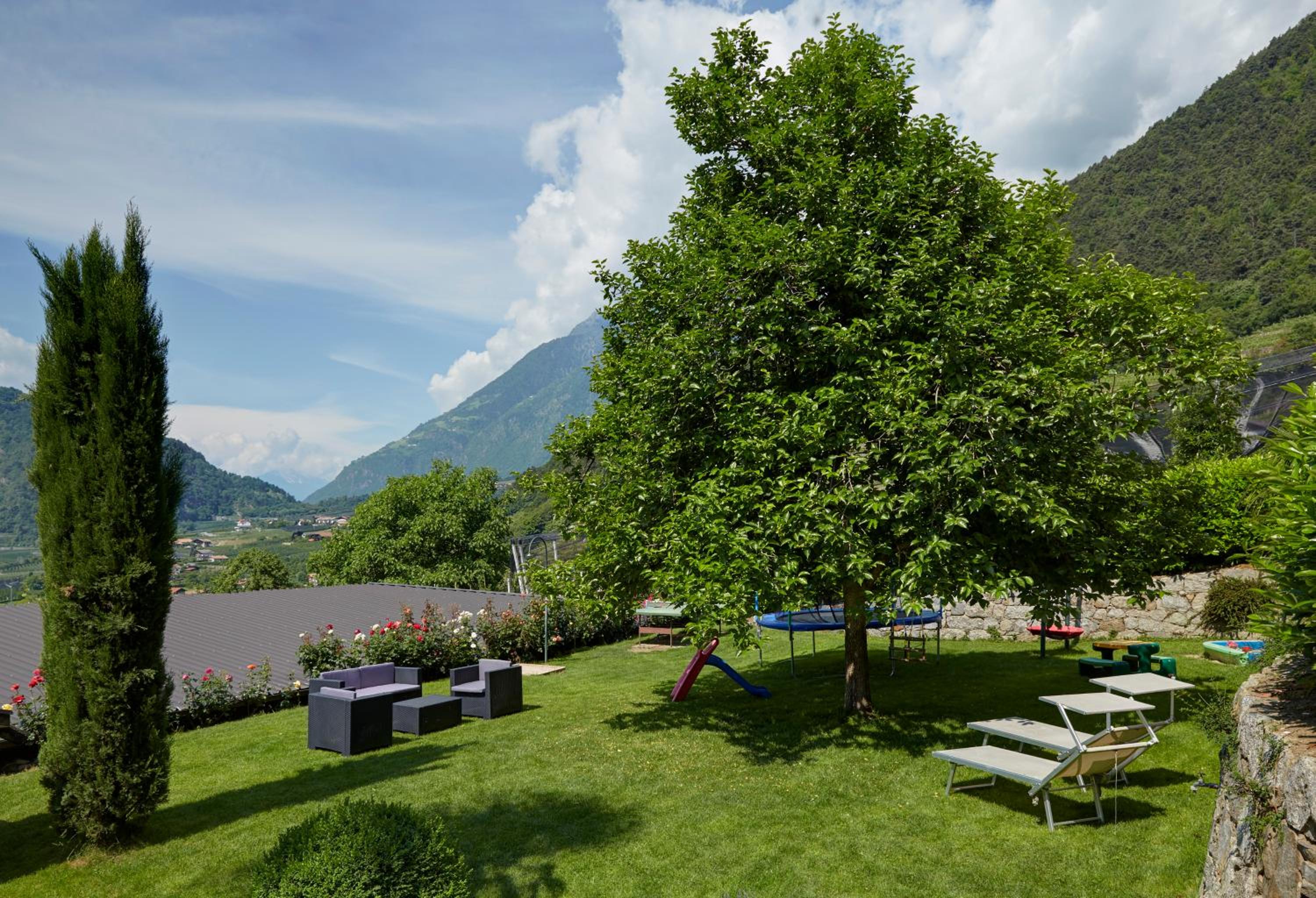 One-Bedroom Apartment with Balcony and Mountain View