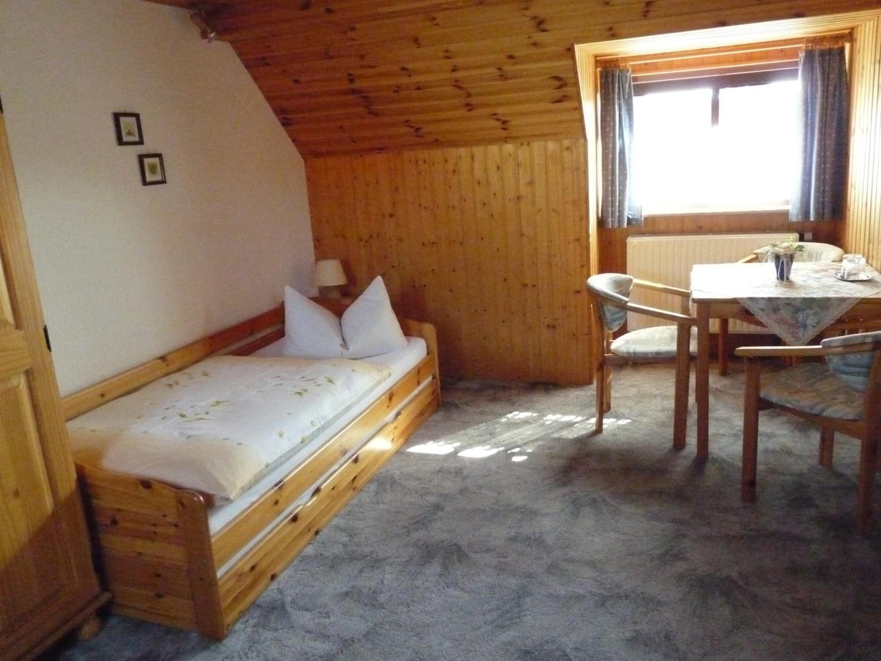 Twin Room with Extra Bed photo 3