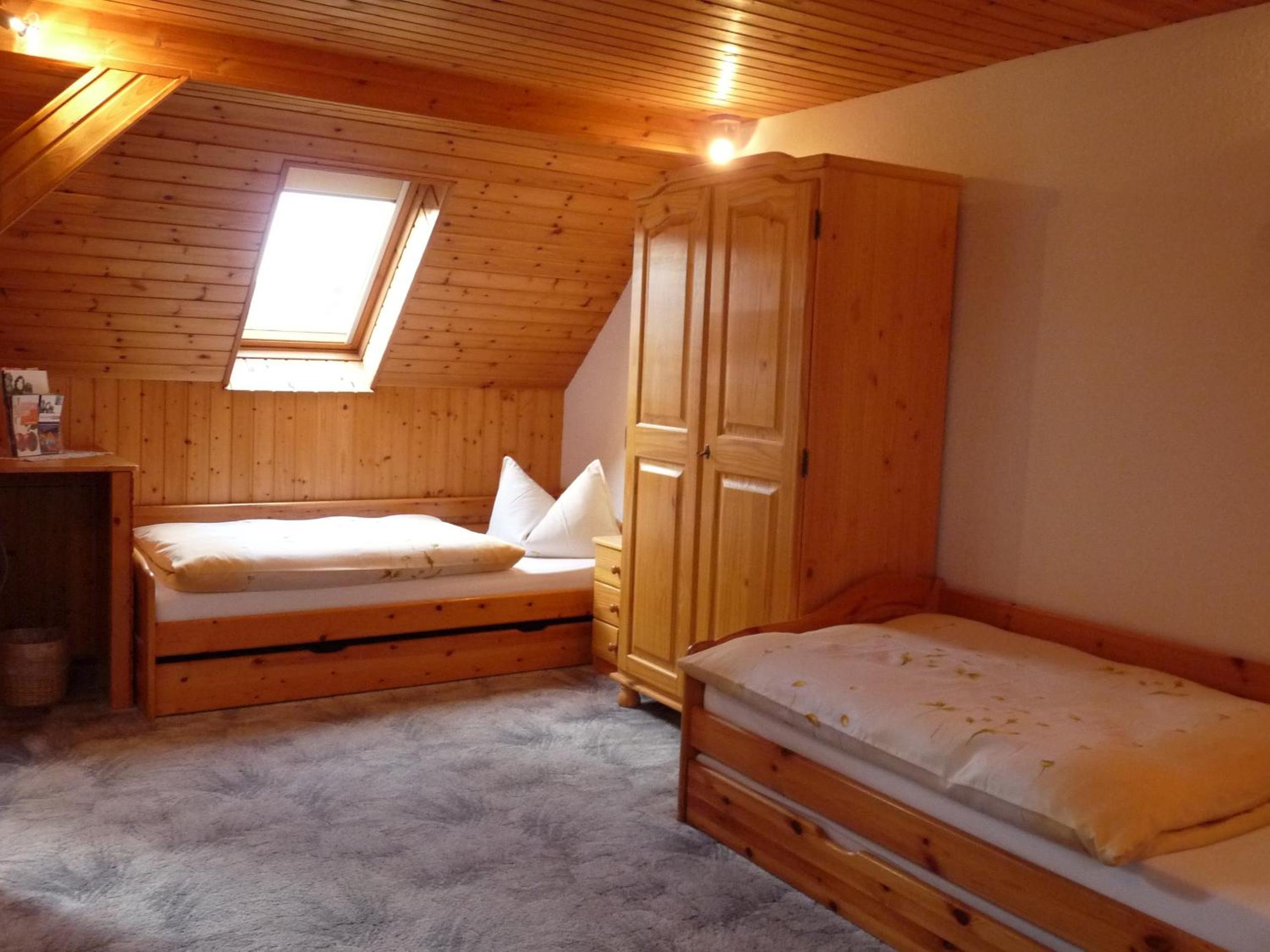 Twin Room with Extra Bed photo 1