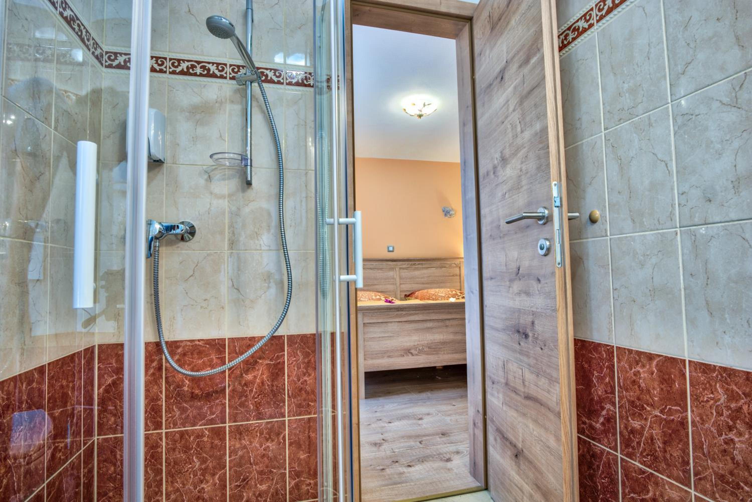 Double Room - Photo 4