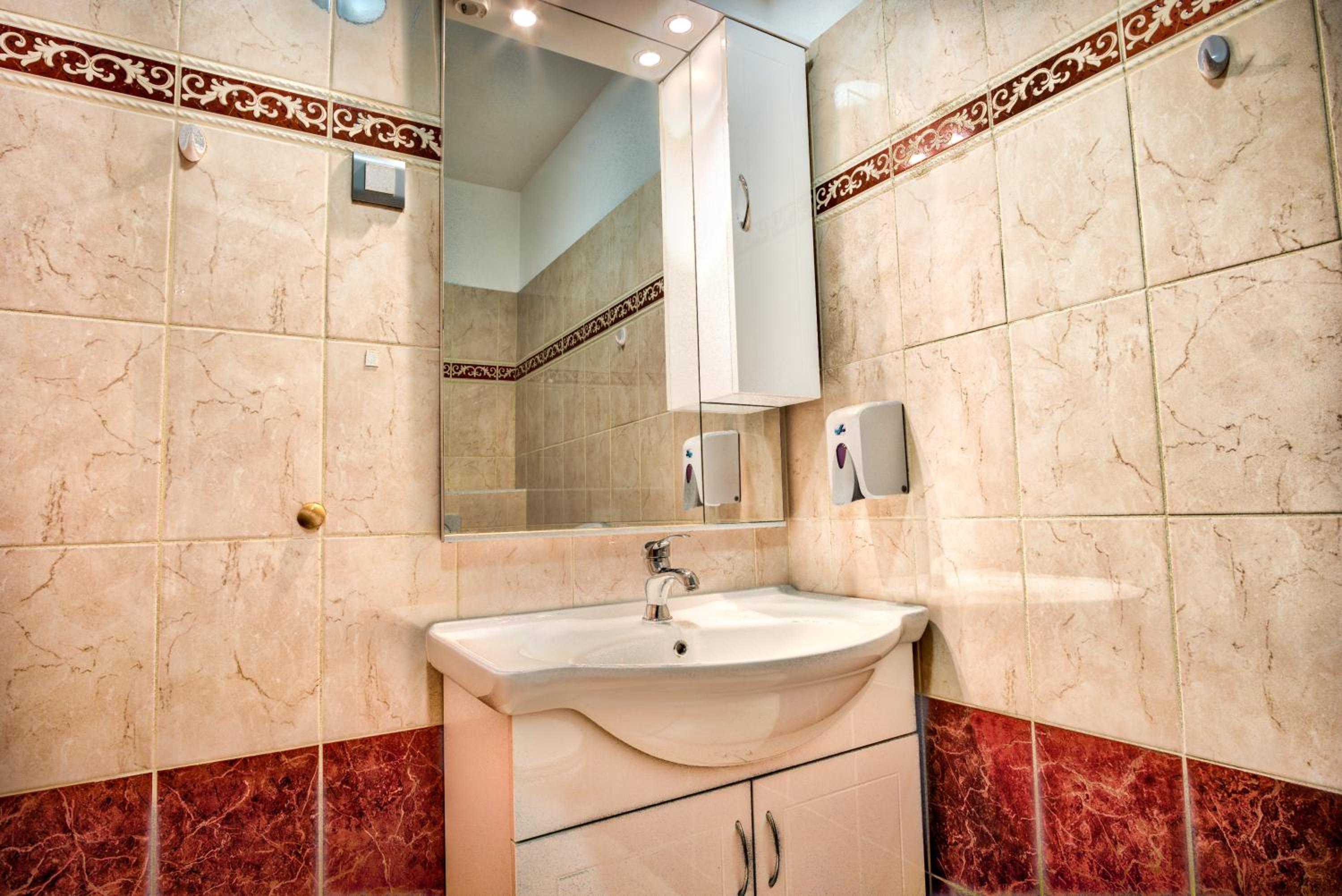 Double Room - Photo 16