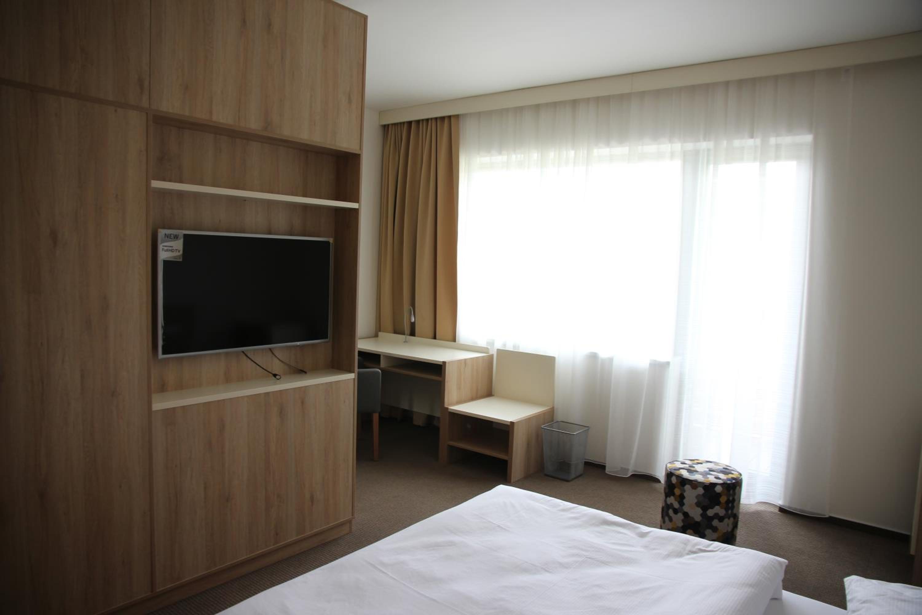 Standard Double or Twin Room - Photo 4