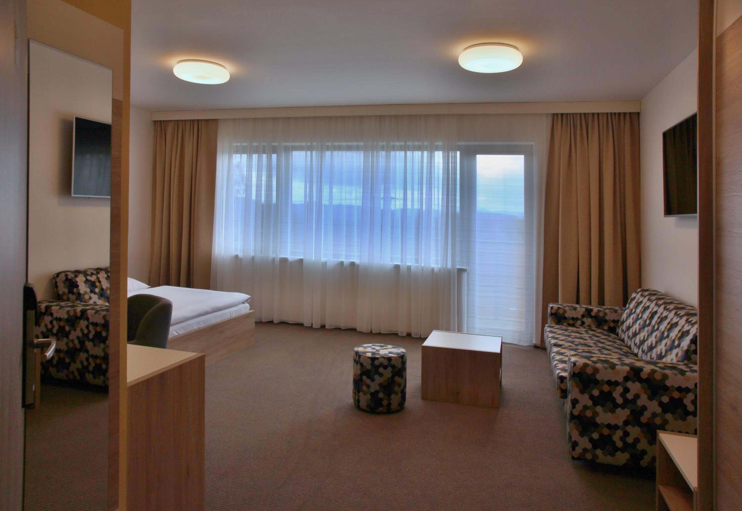 Deluxe Double Room - Photo 8