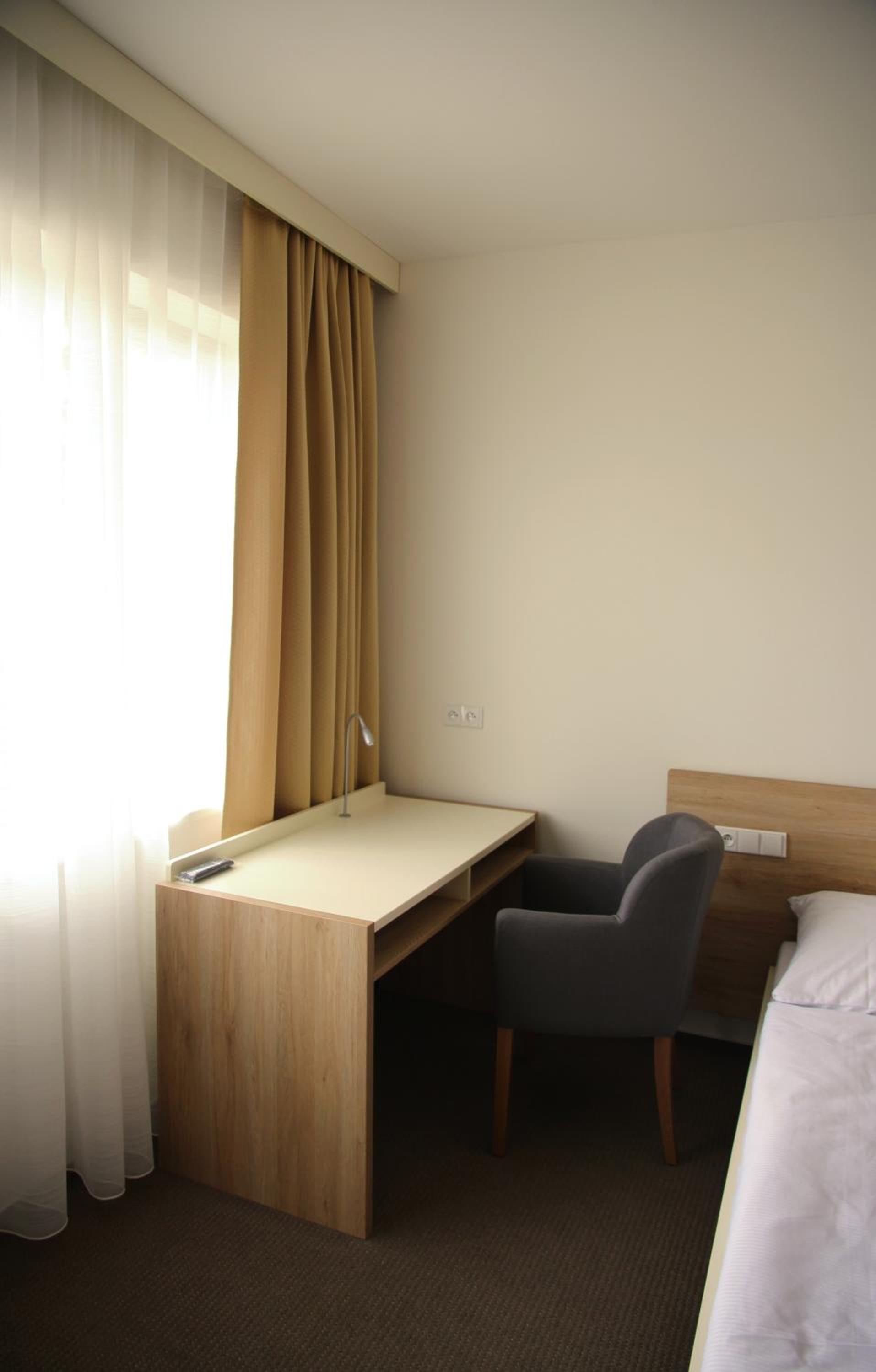 Standard Double or Twin Room - Photo 3