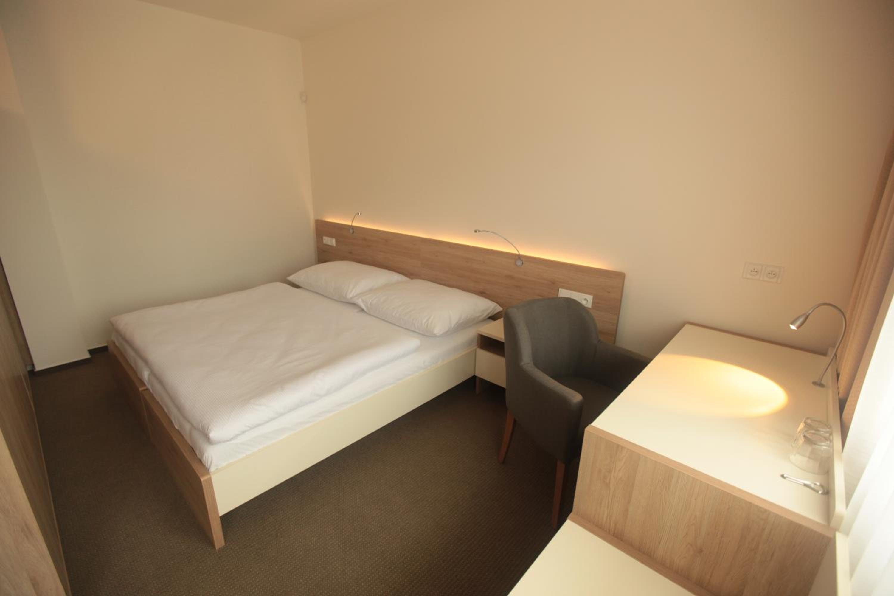 Standard Double or Twin Room - Photo 1
