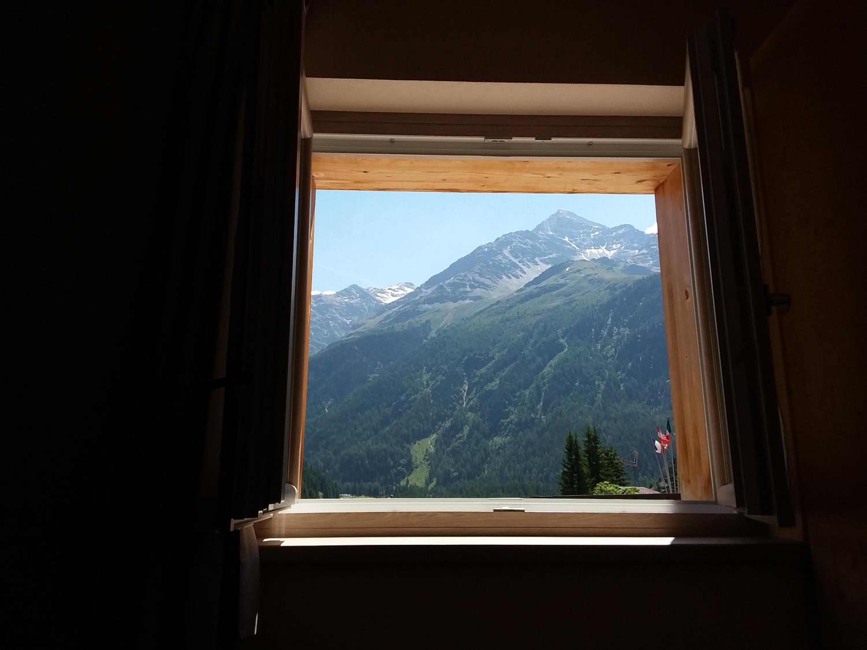 Apartment with Mountain View photo 2
