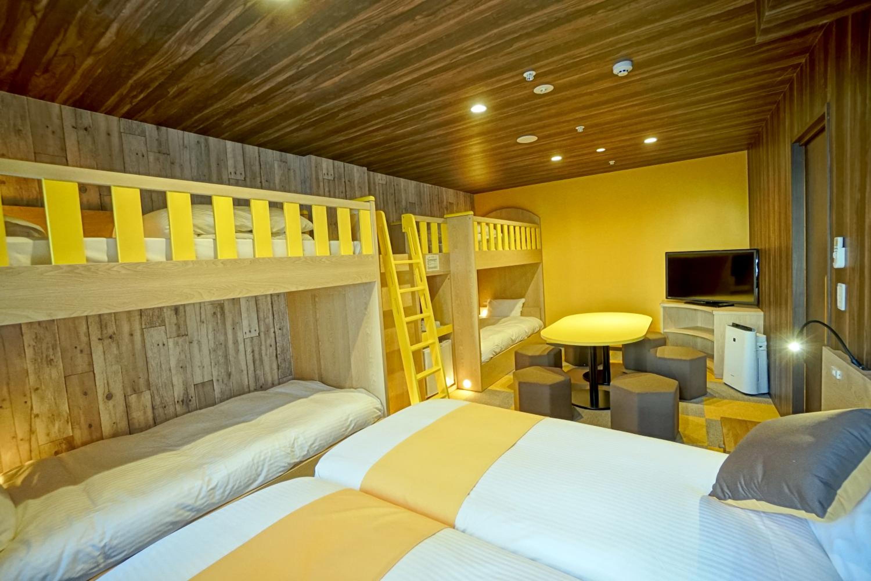 Deluxe Room with Bunk Bed and Spacious Bathroom (6 Adults) photo 1