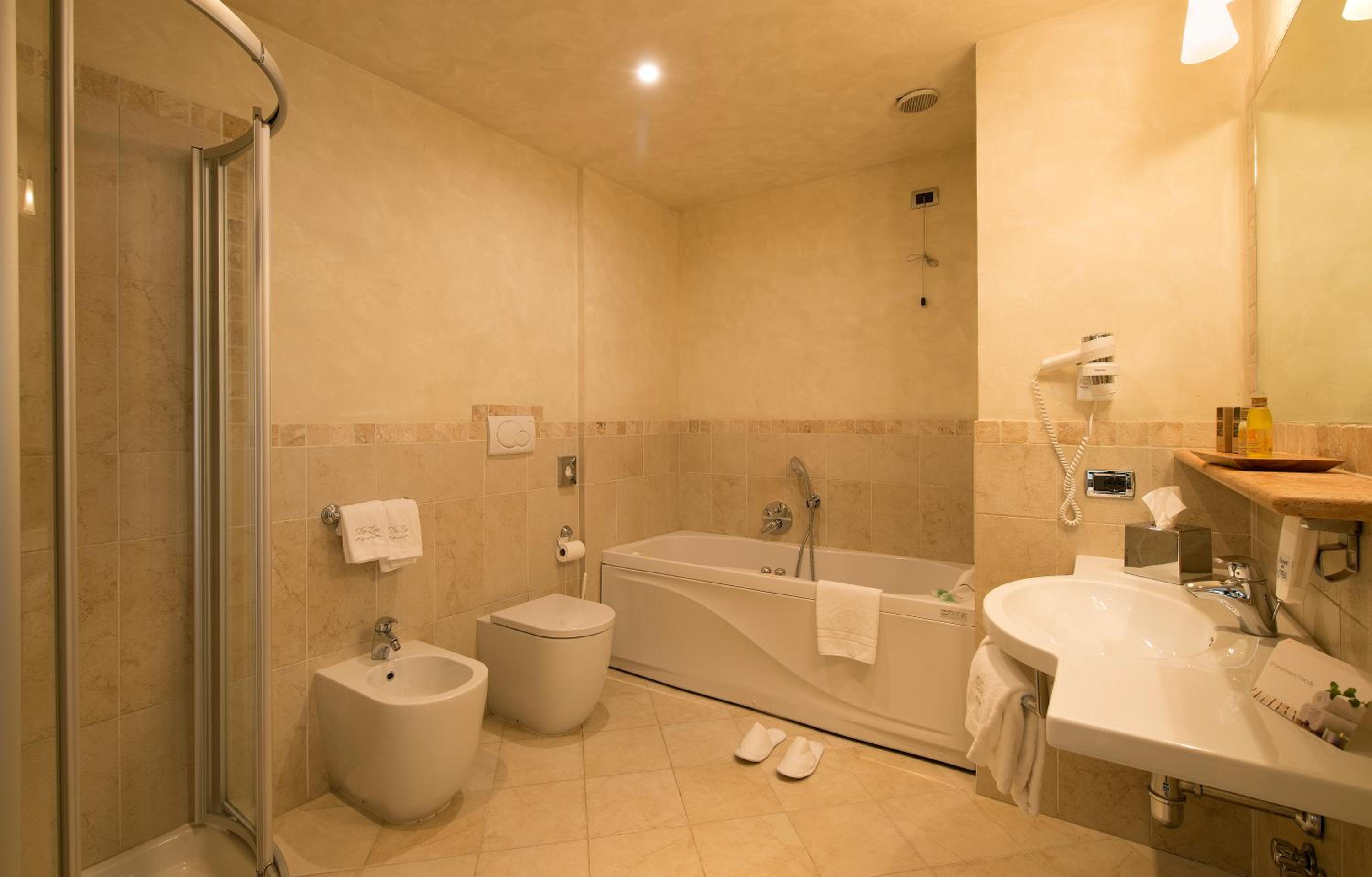 Junior Suite with Lake View photo 2