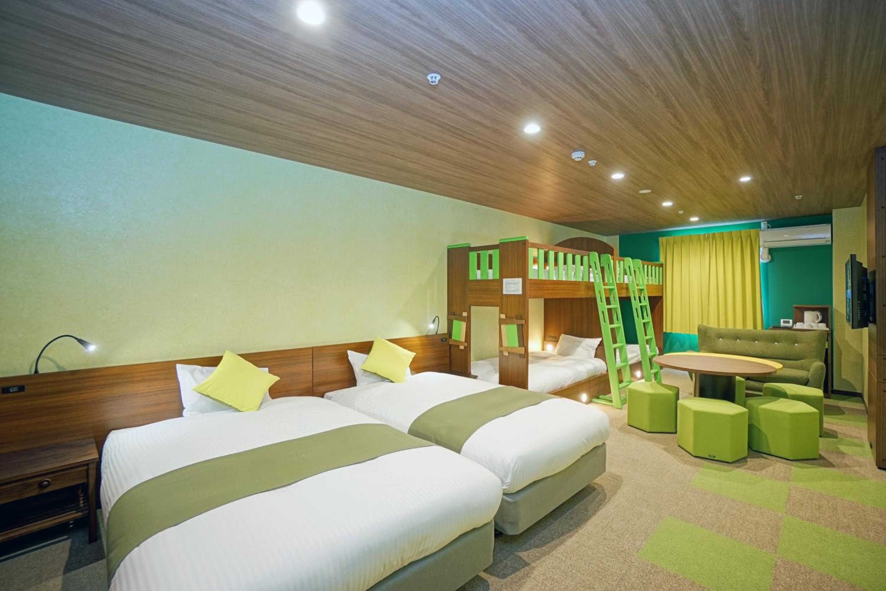 Deluxe Family Room with Bunk Bed and Spacious Bathroom (6 Adults) photo 3