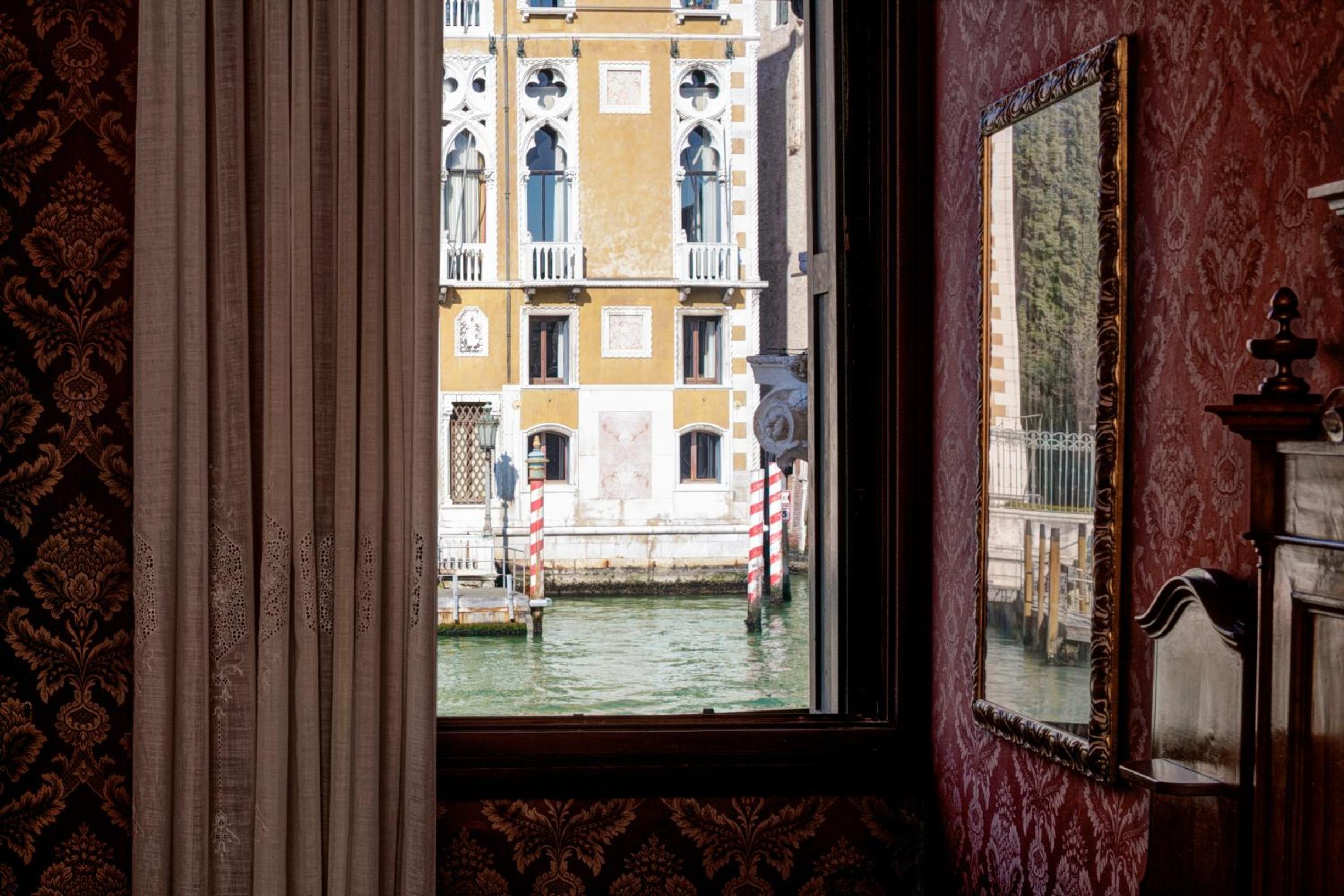 Superior Double or Twin Room with Canal View photo 3
