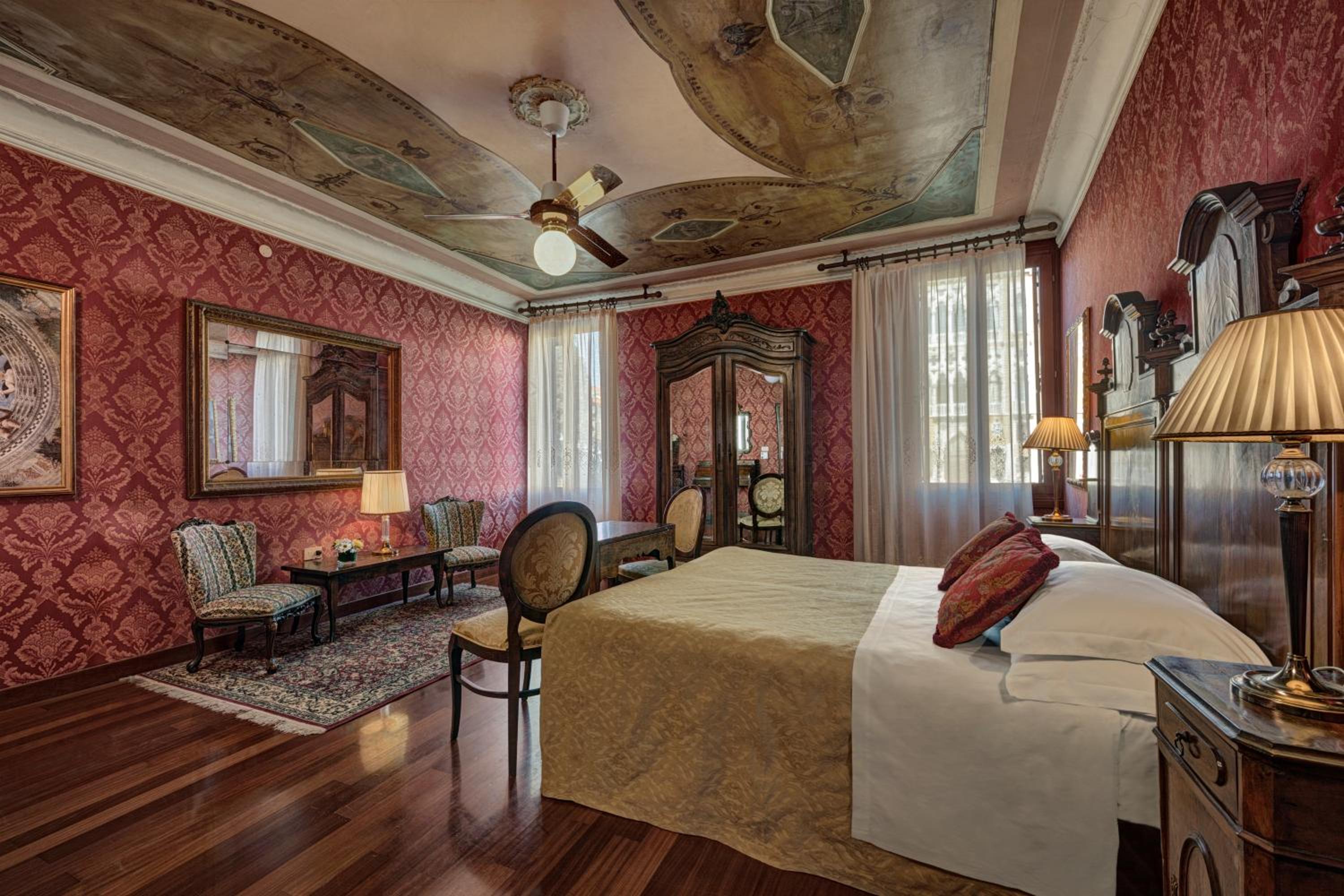 Superior Double or Twin Room with Canal View photo 1