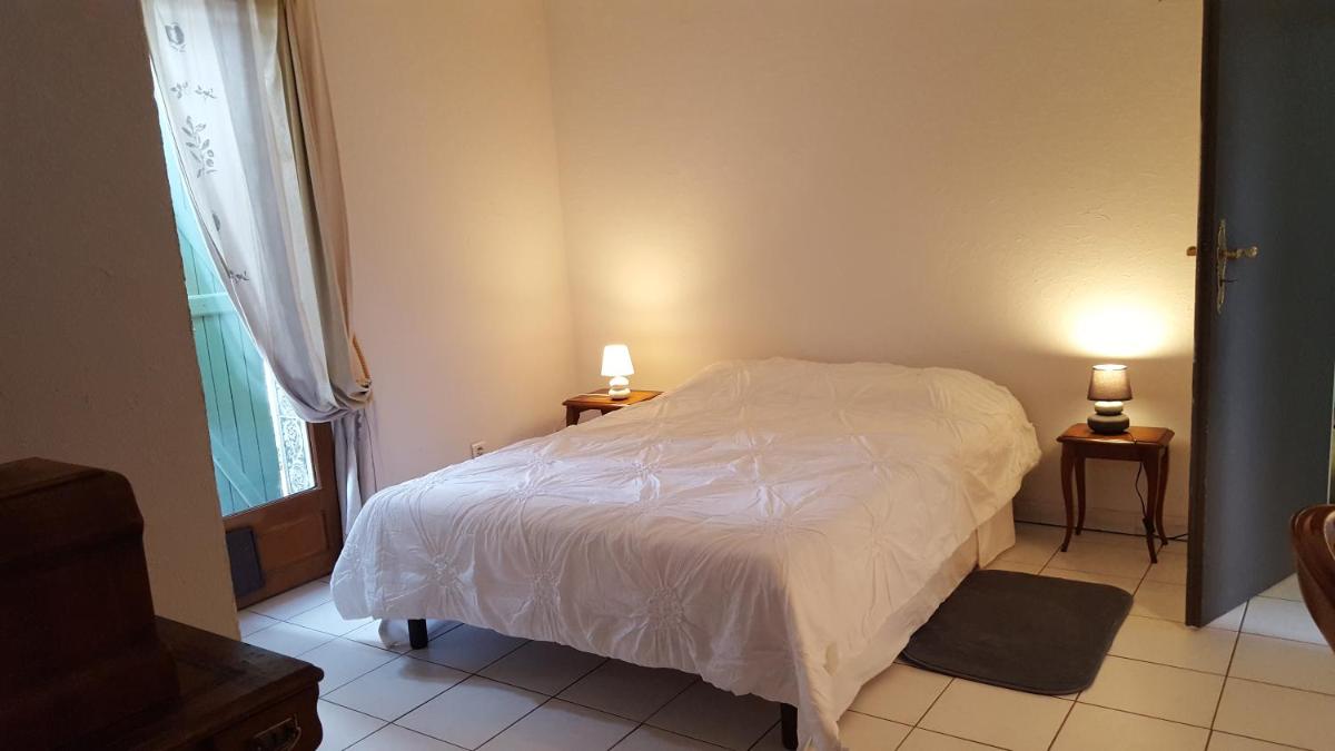 Double Room with Patio photo 1