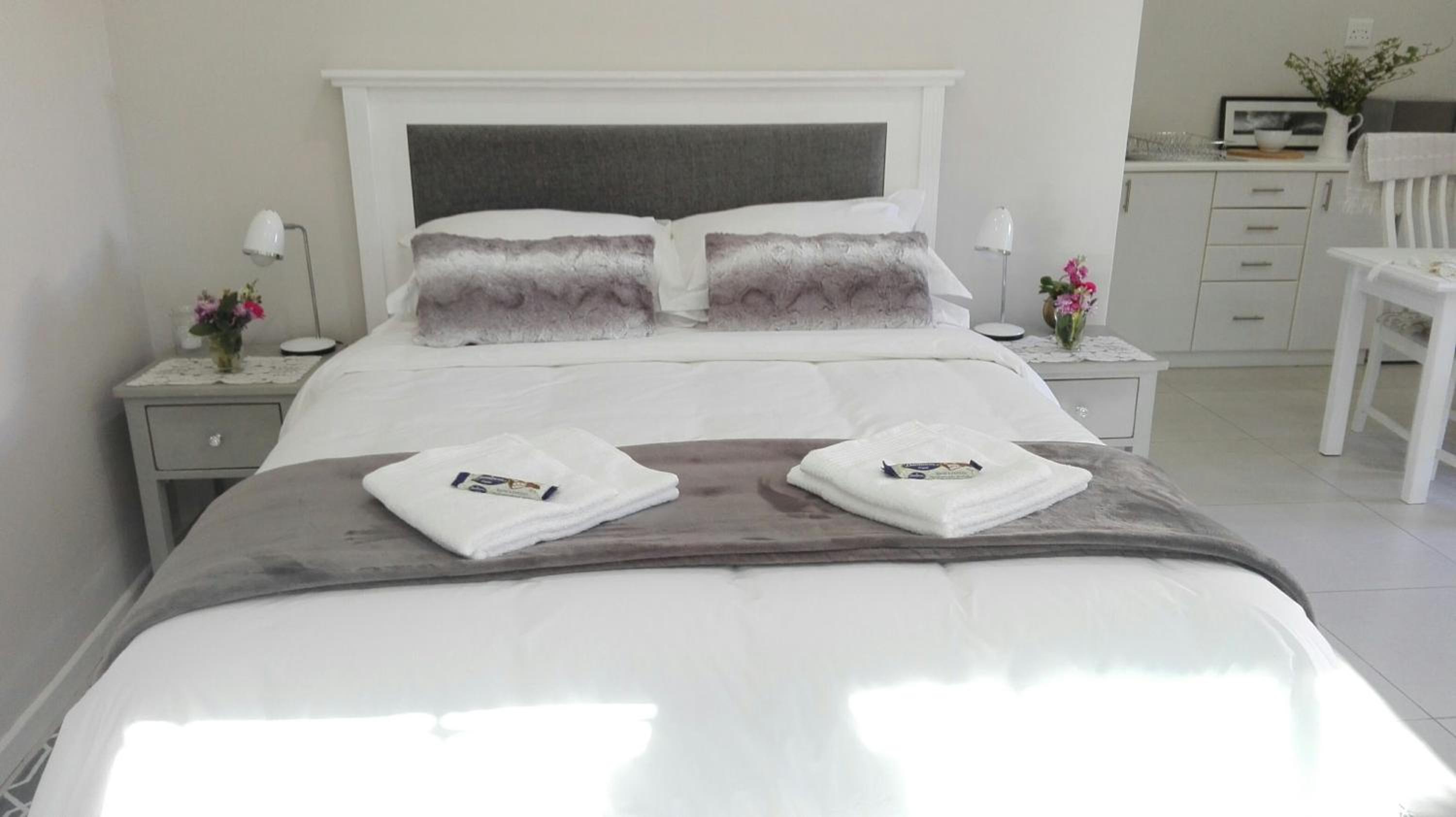 Studio Apartment - Photo 29