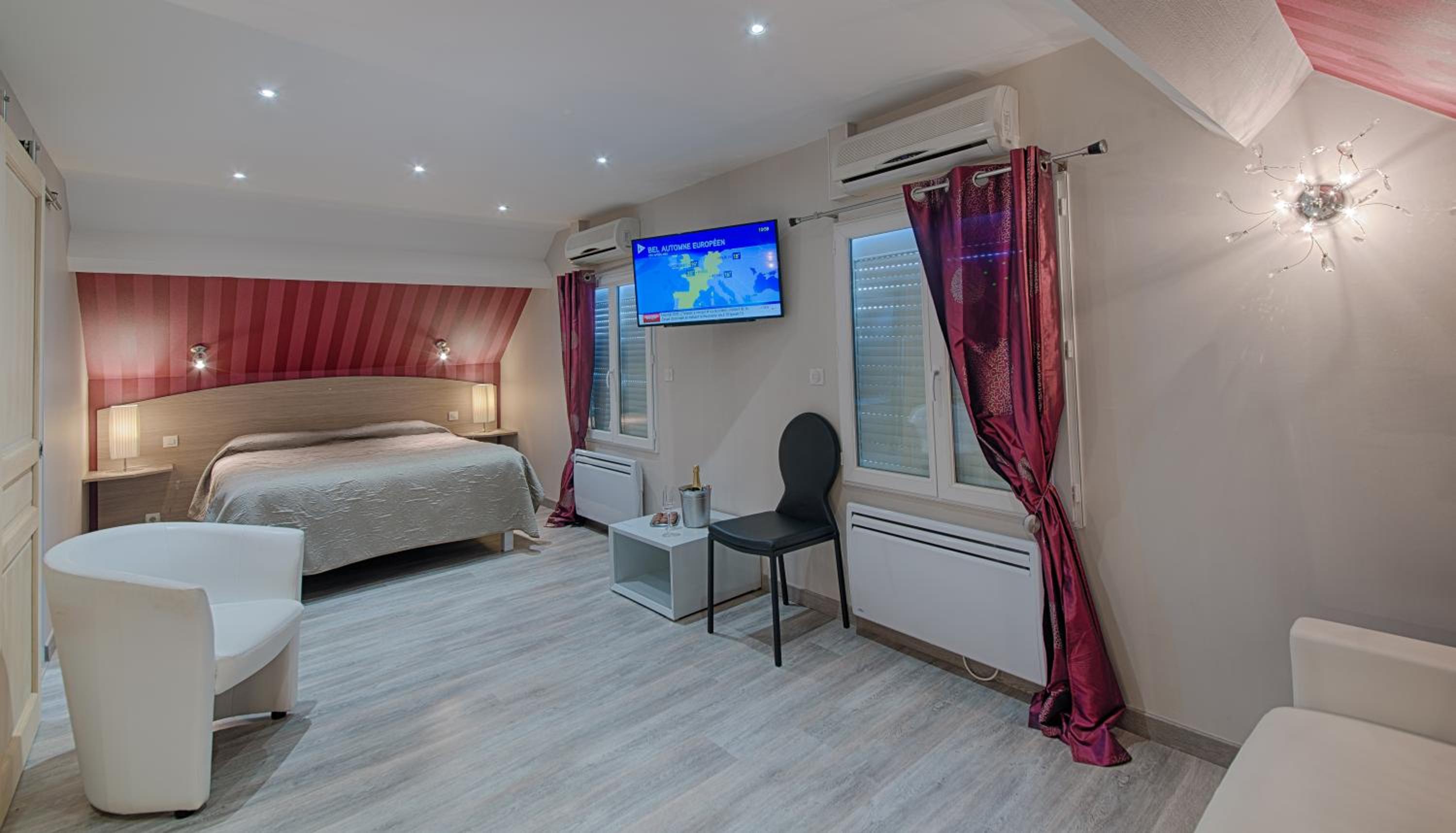 One-Bedroom Suite photo 3