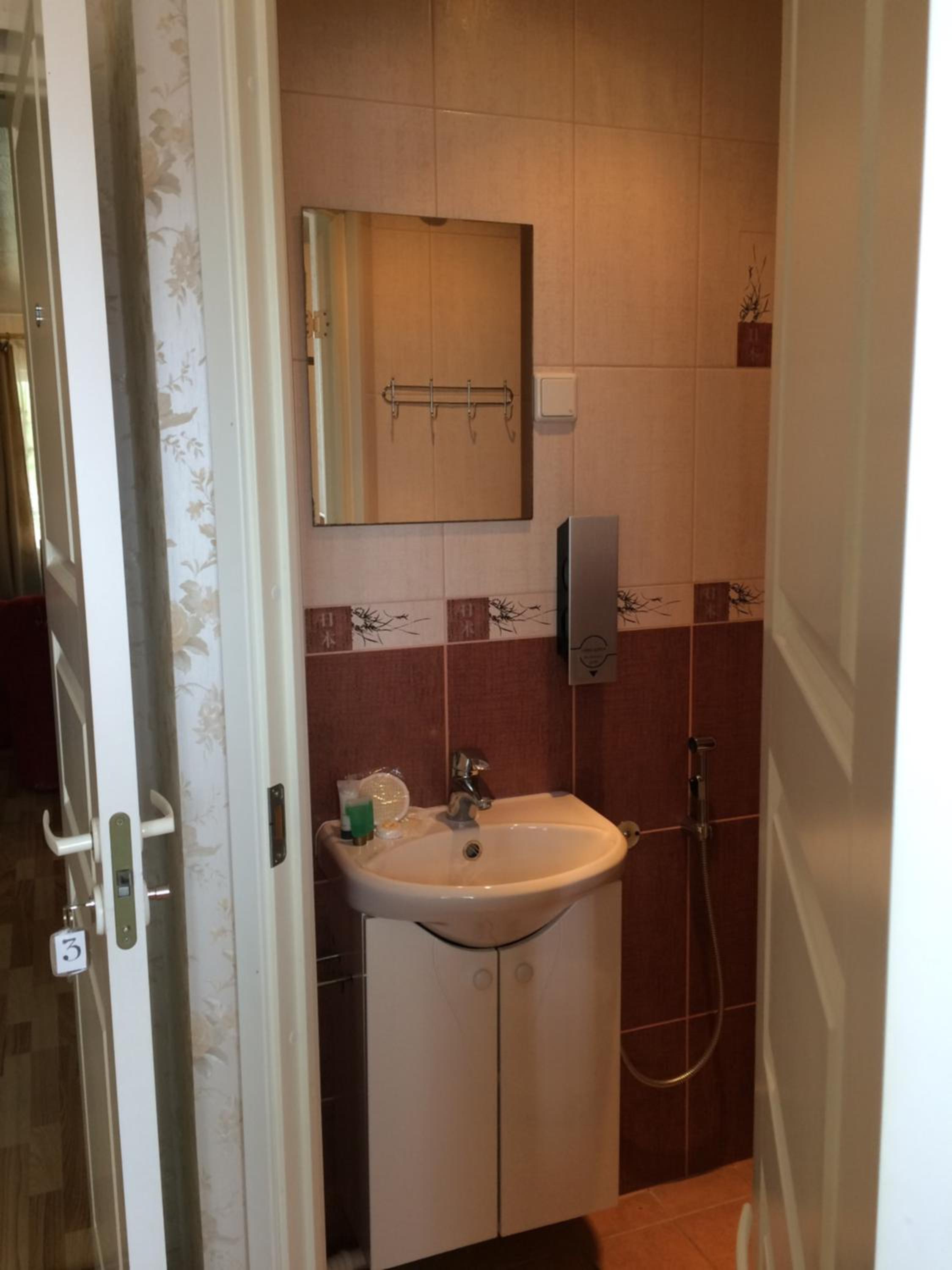 Double Room with Balcony - Photo 7