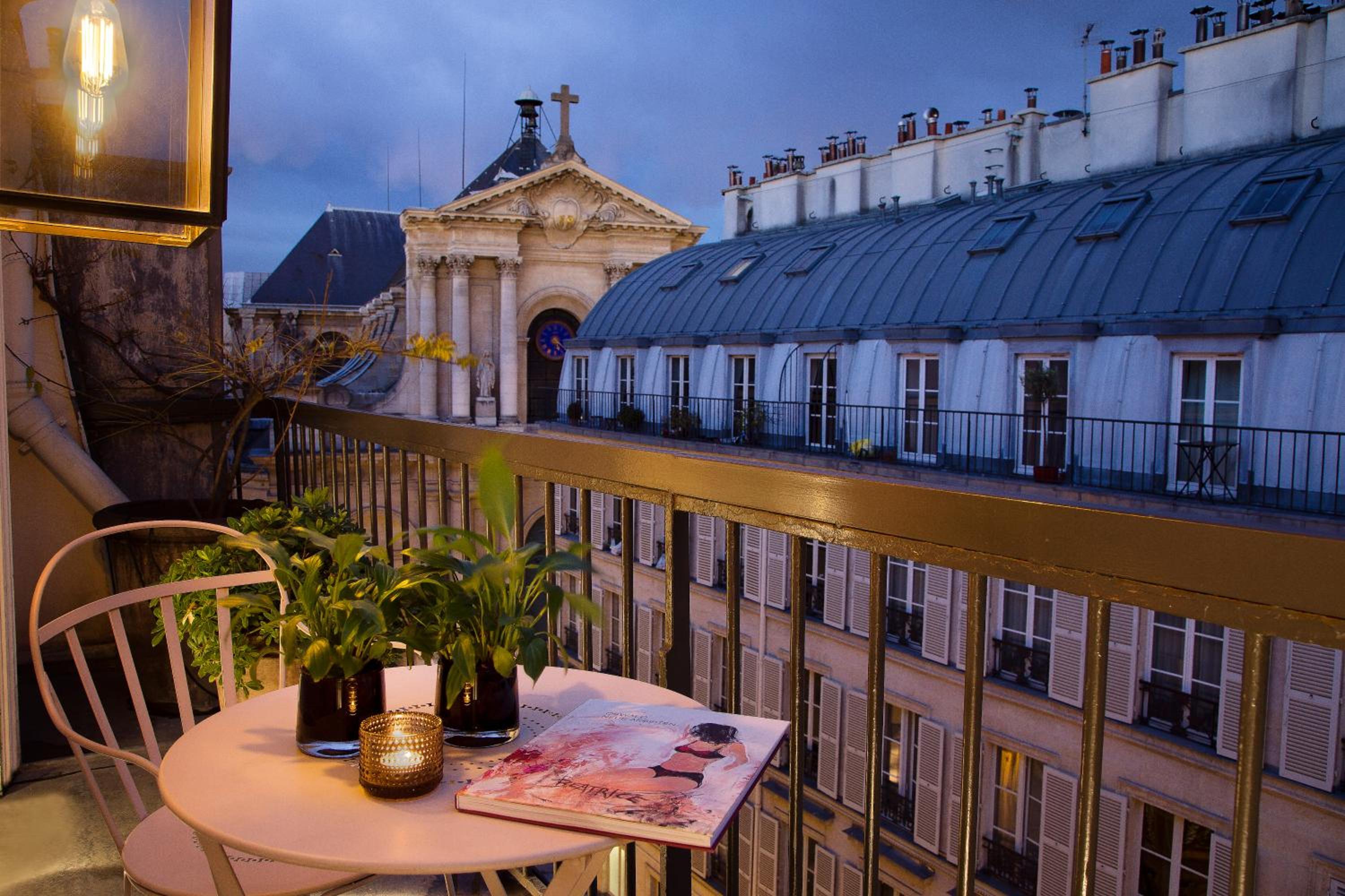 Suite with Balcony thumbnail 5