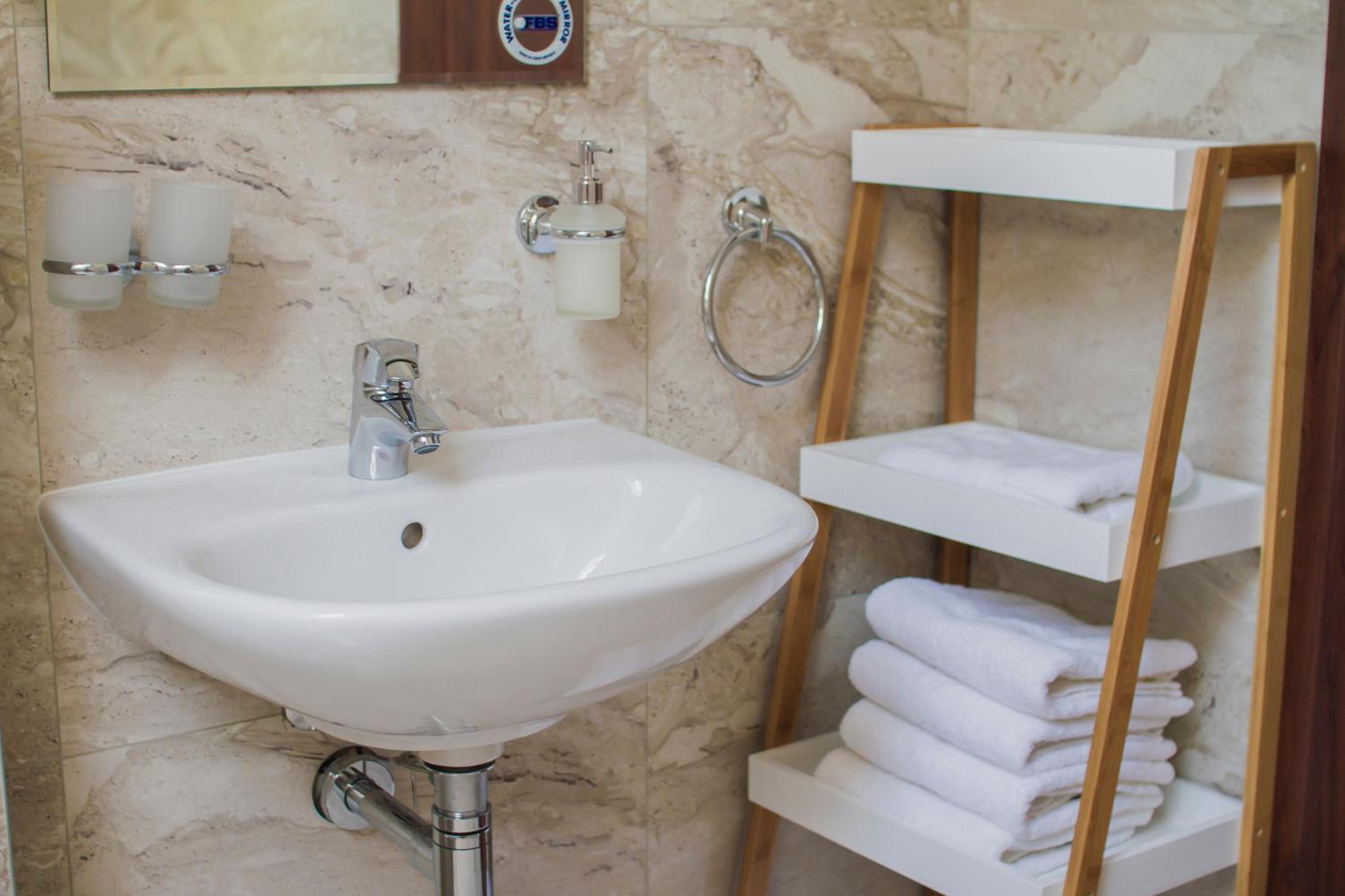Deluxe Double Room (2 Adults + 1 Child)