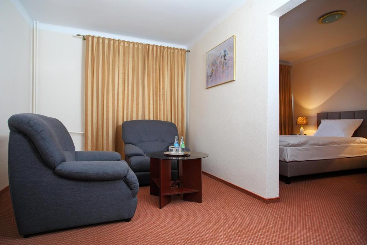 Standard Twin Room - Photo 3