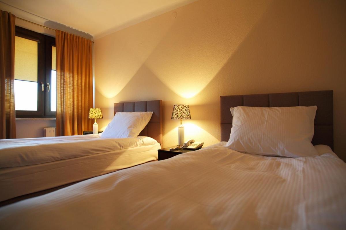 Standard Twin Room - Photo 5