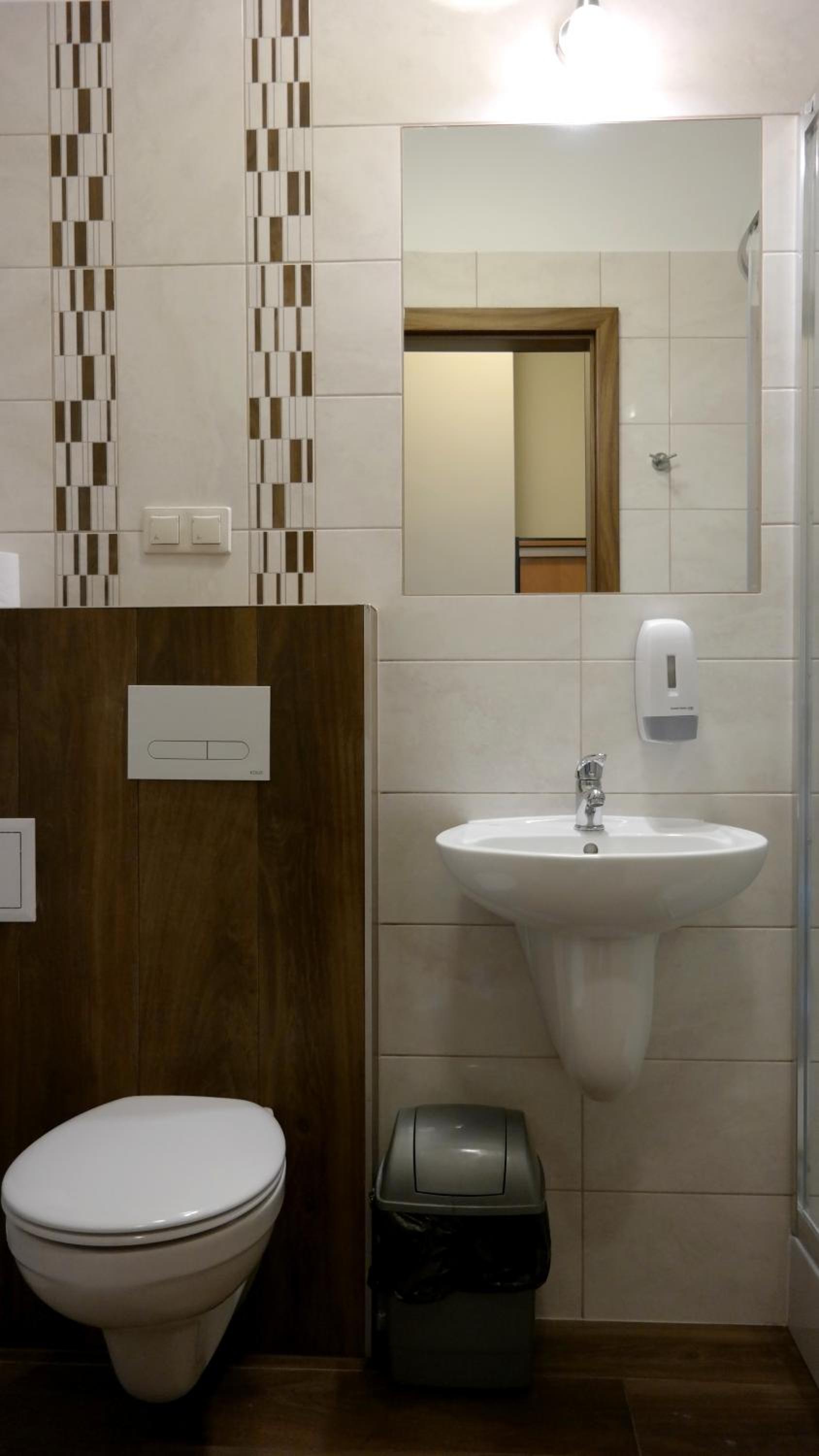 Twin Room - Photo 3