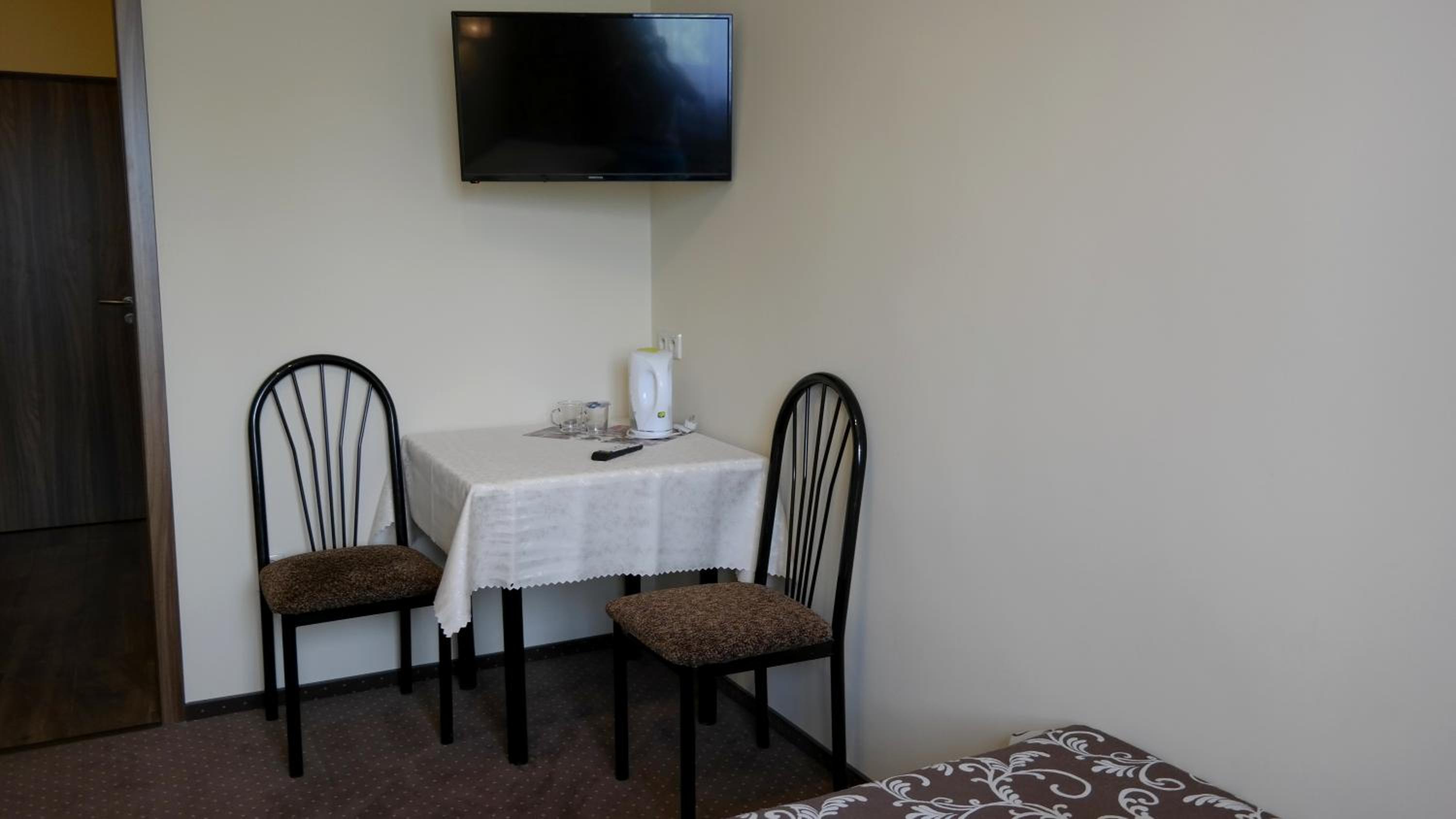 Twin Room - Photo 6