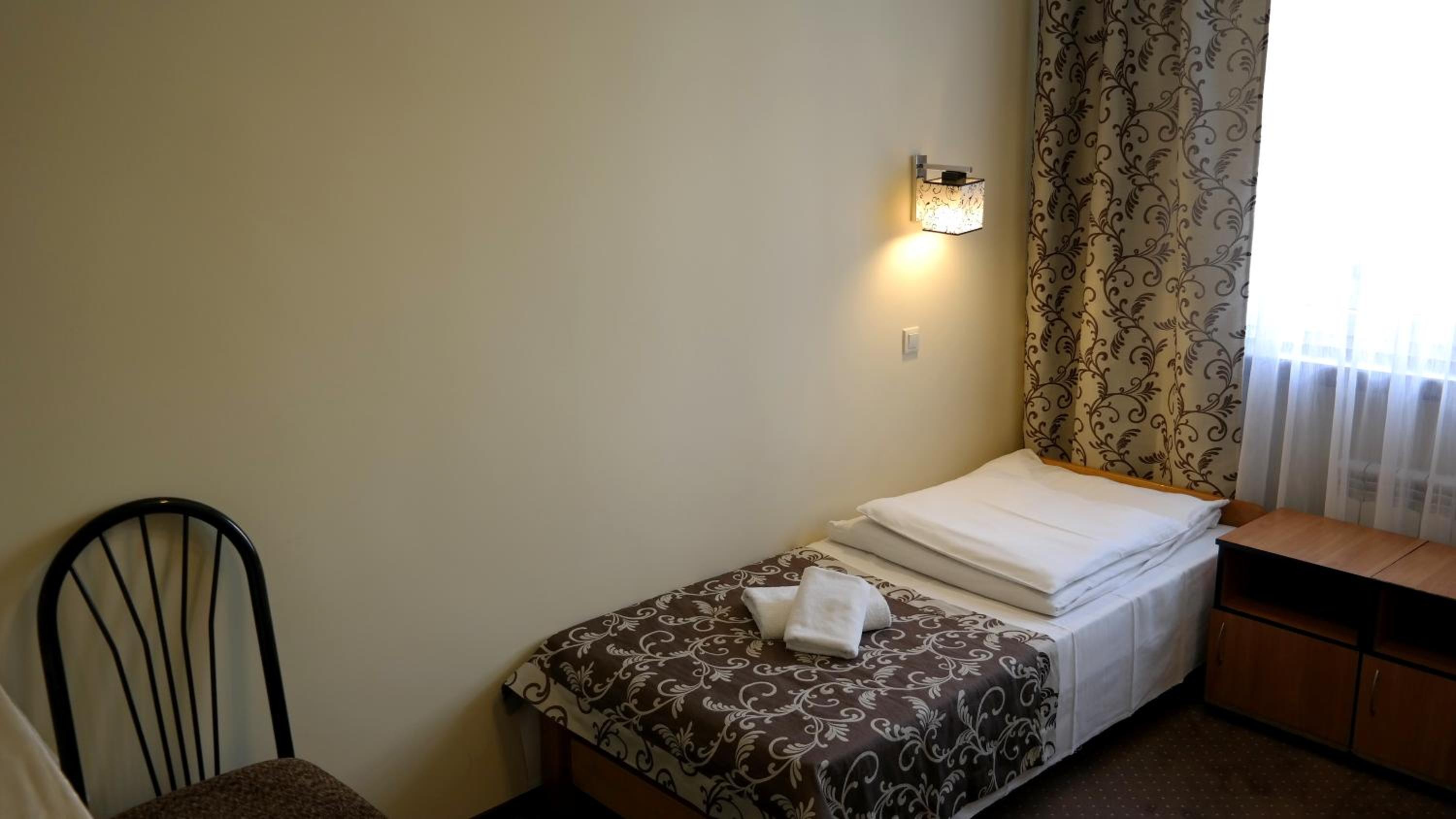 Twin Room - Photo 9