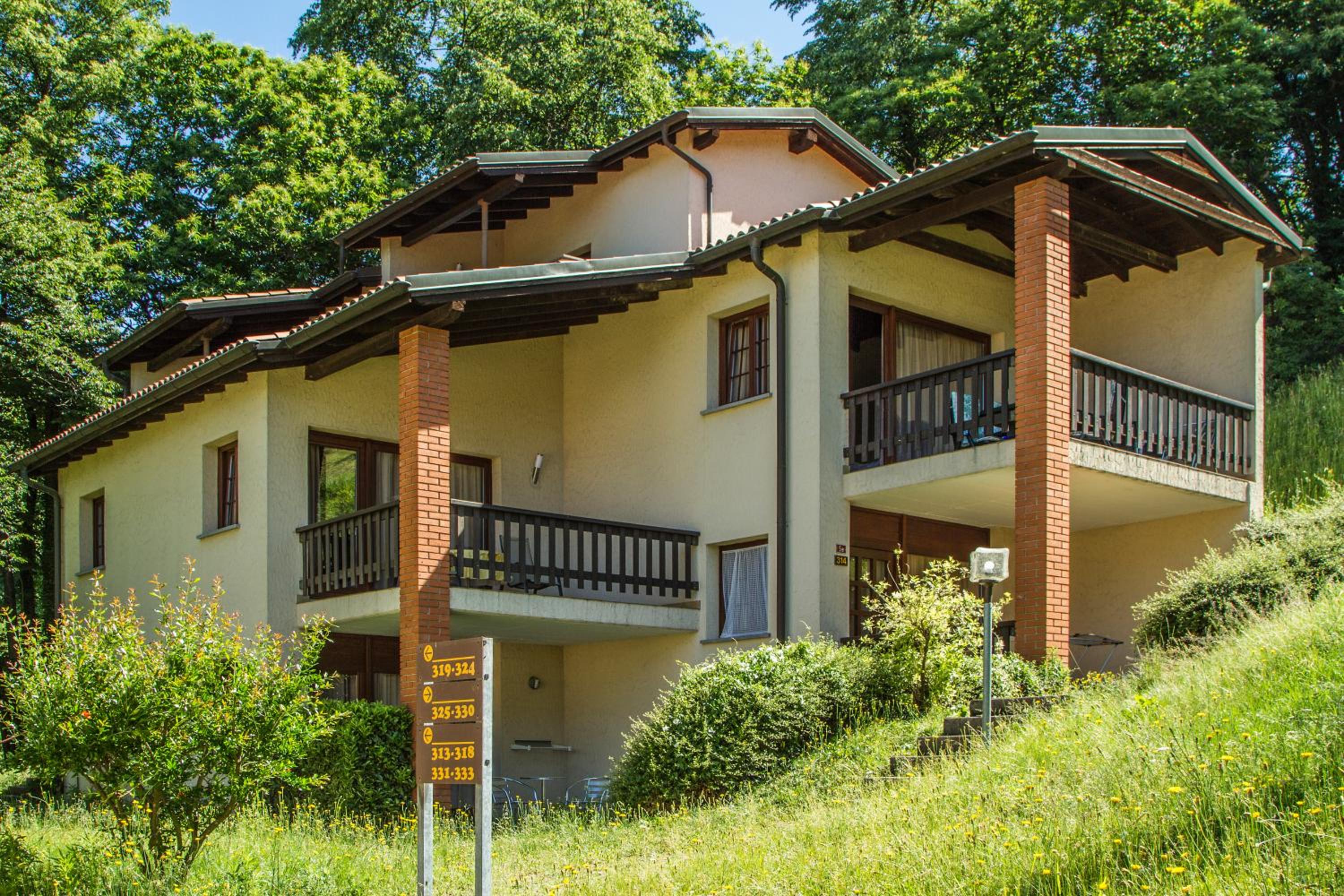 One-Bedroom Apartment with Balcony and Air-Conditioning photo 3