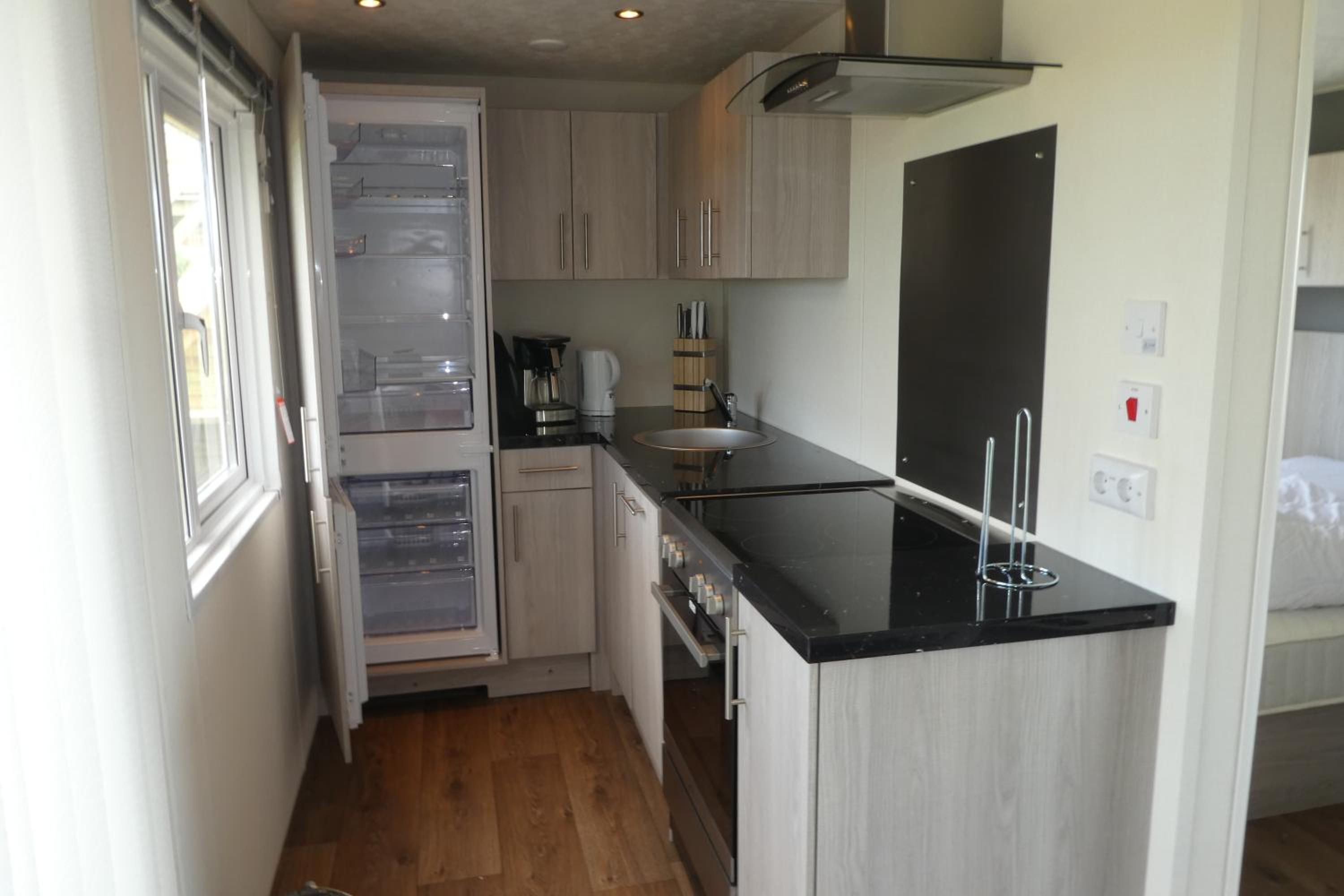 Mobile Home photo 3