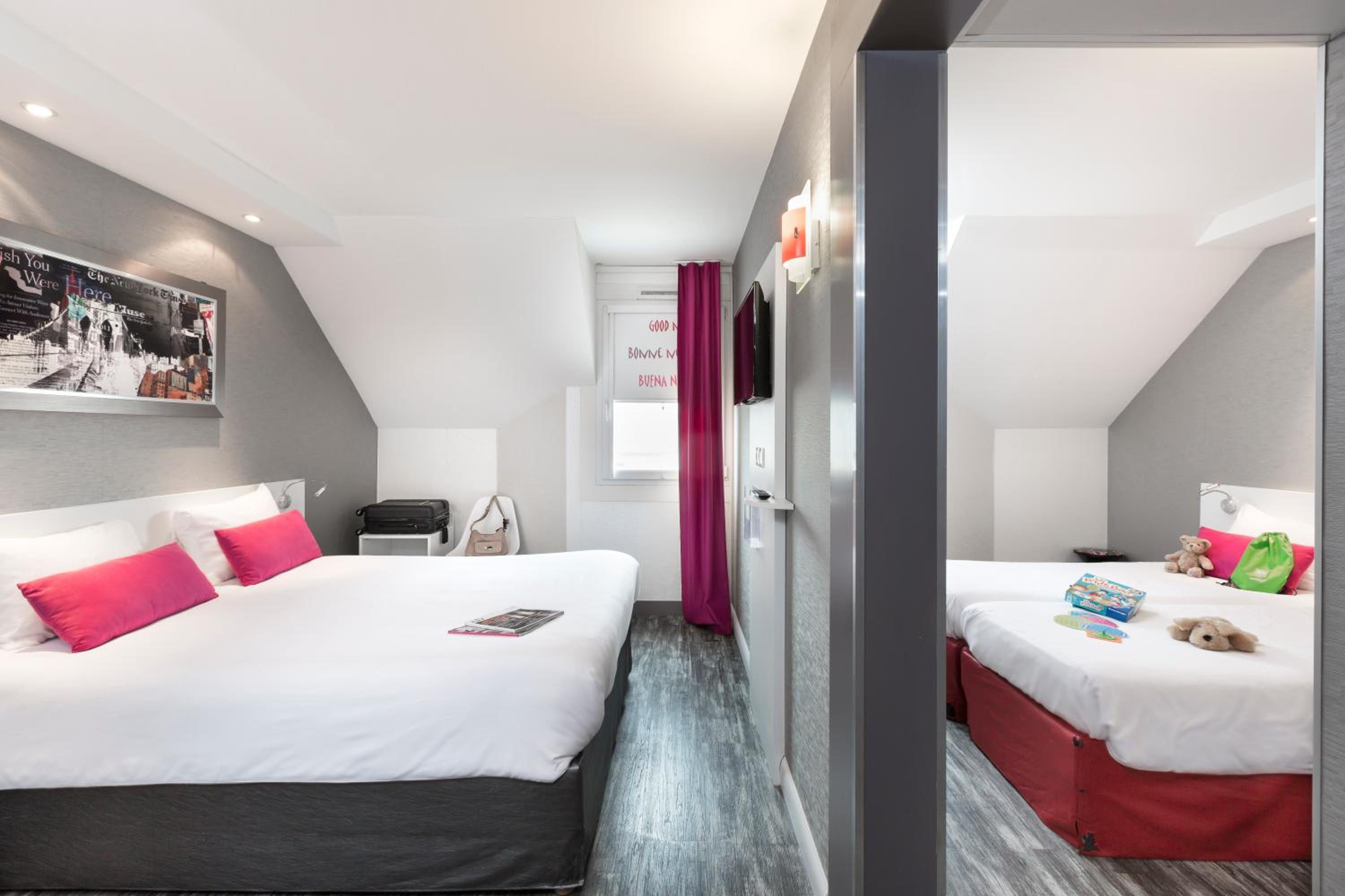Standard Suite with One Double Bed and Two Single Beds - Photo 3