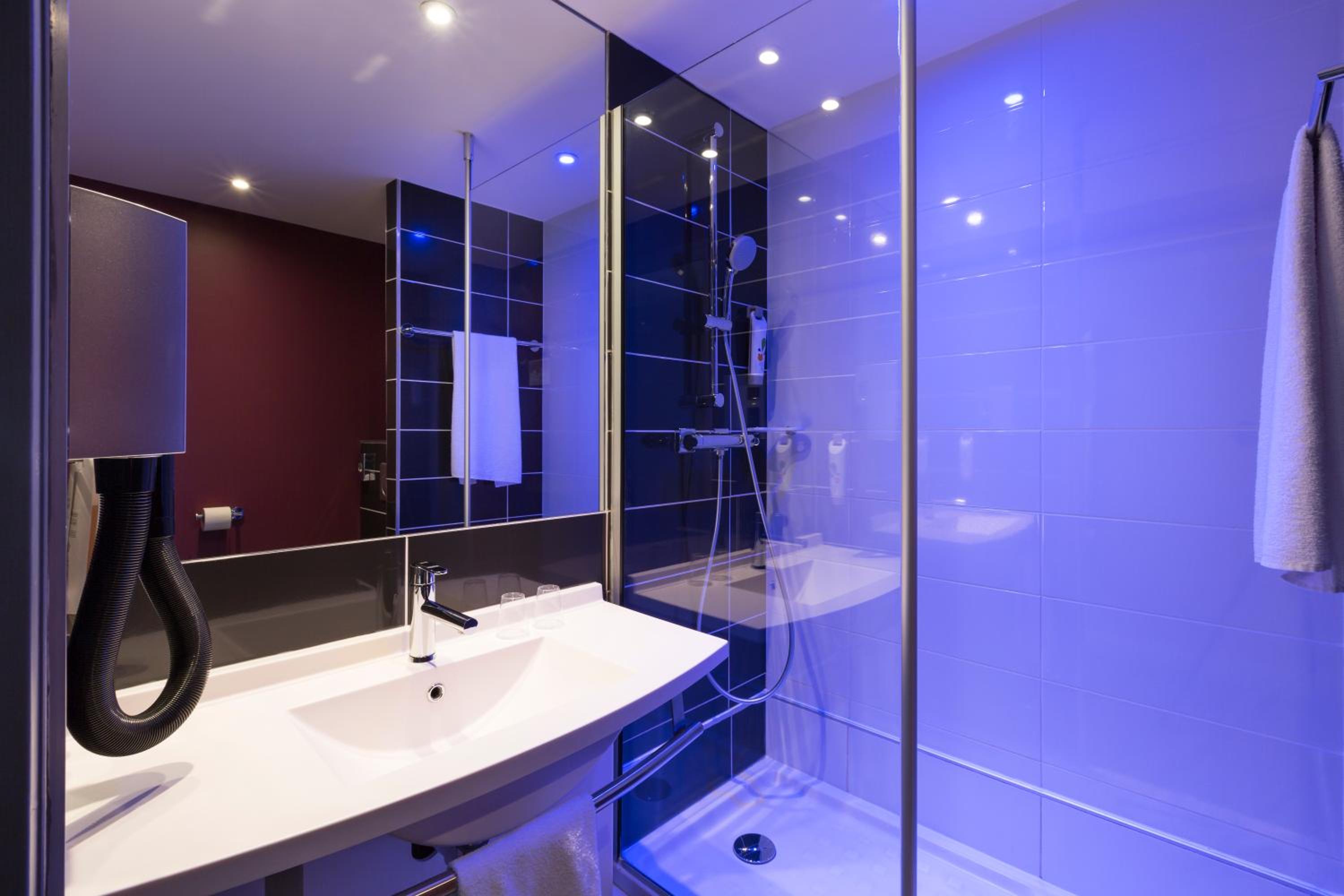 Standard Double Room - Photo 19
