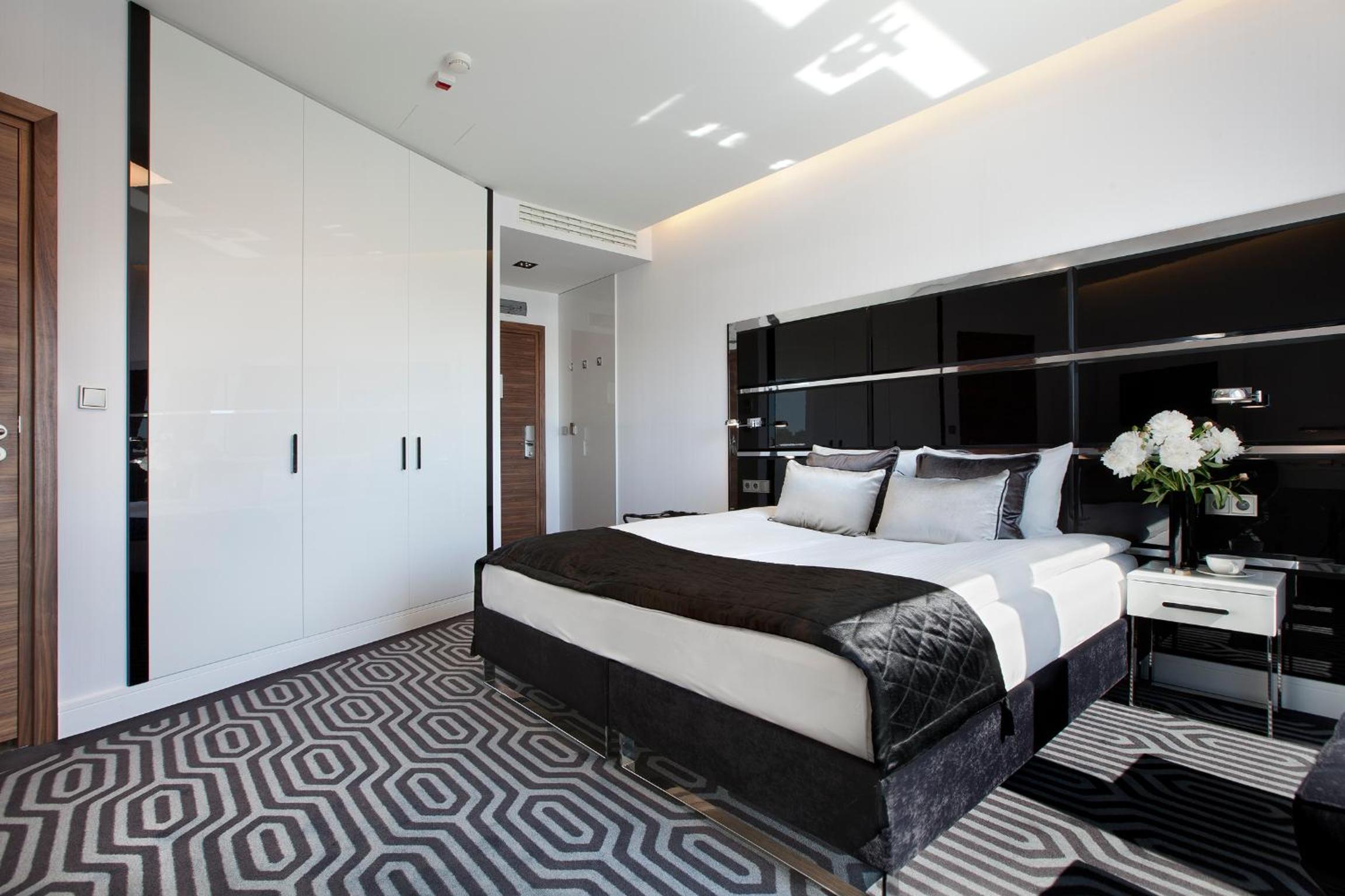Deluxe Premium Double Room - Photo 10