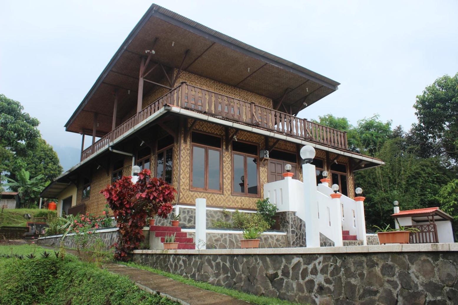 Three-Bedroom House - Photo 30